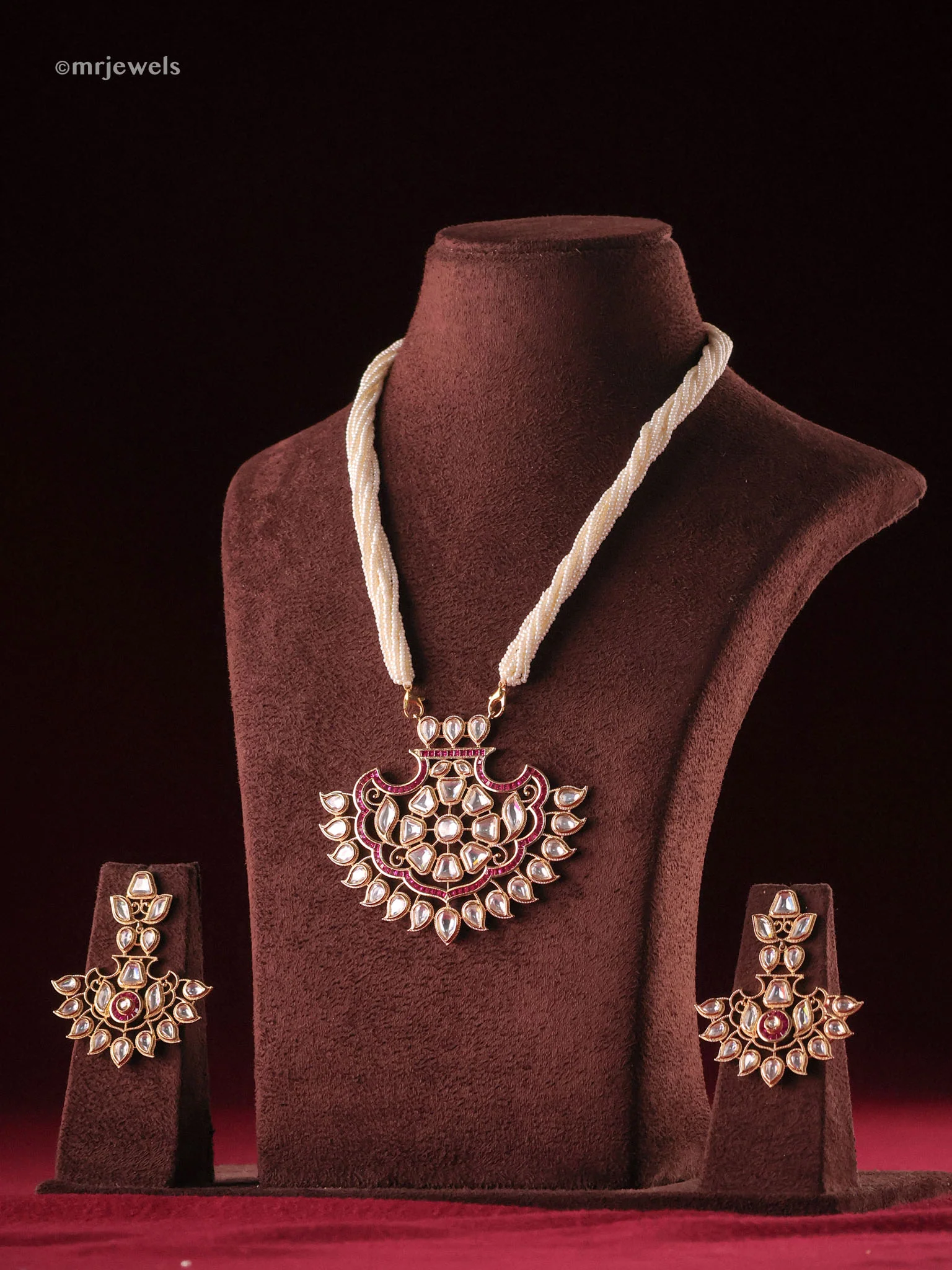 Aarah-e-Noor Chand Polki Necklace with Earrings