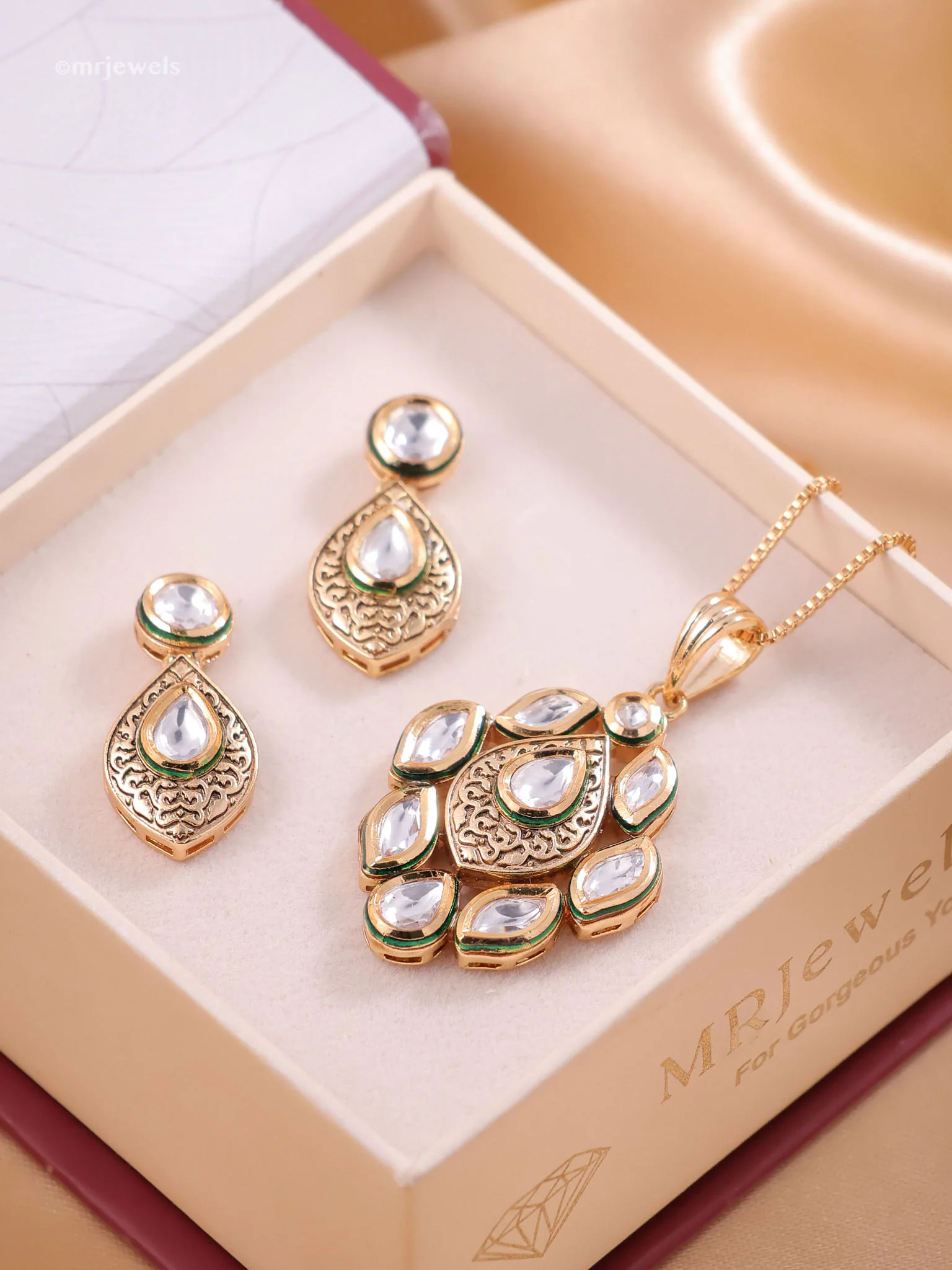 Aarini Polki Grace Pendant Set