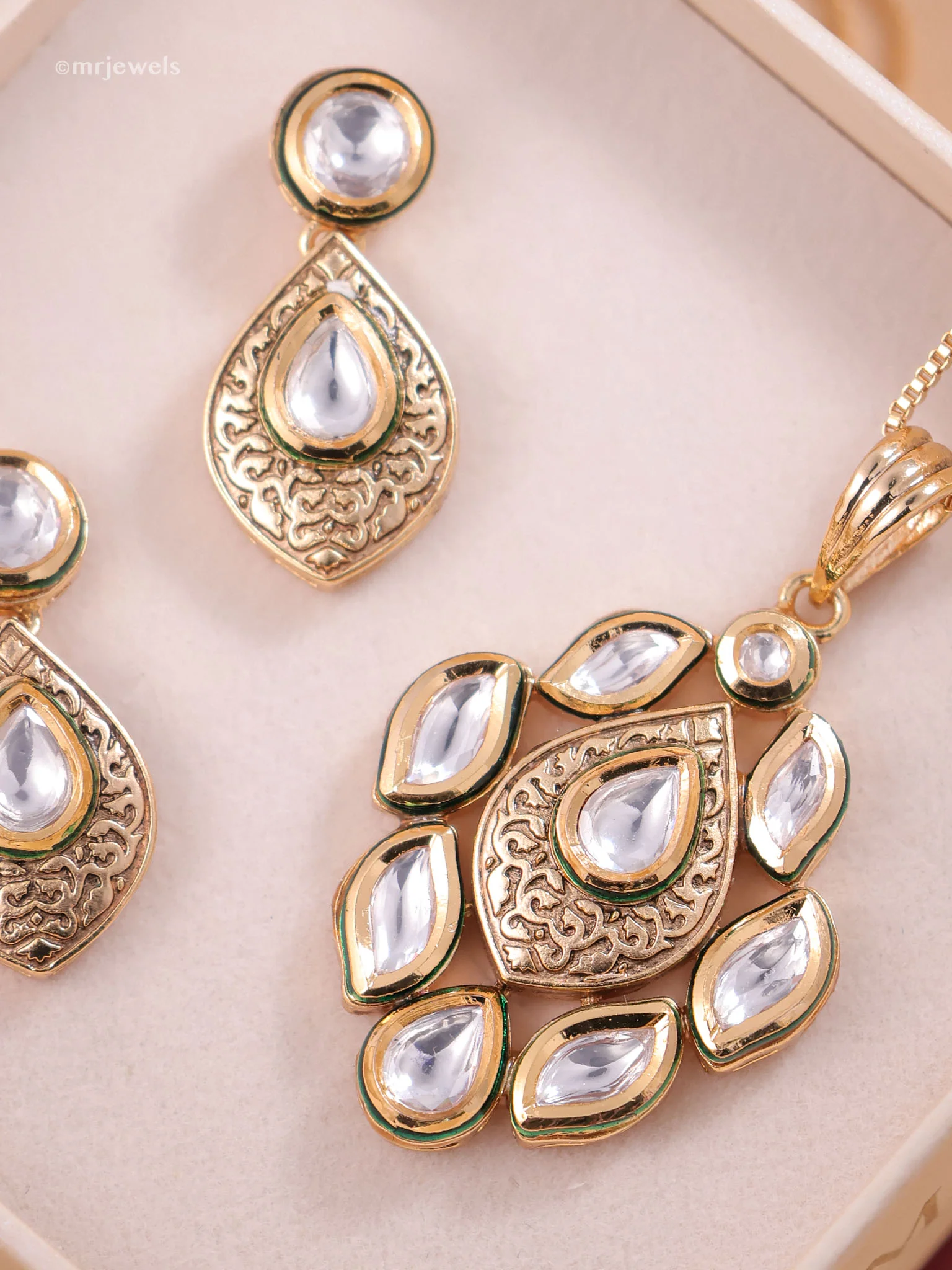 Aarini Polki Grace Pendant Set - Image 2