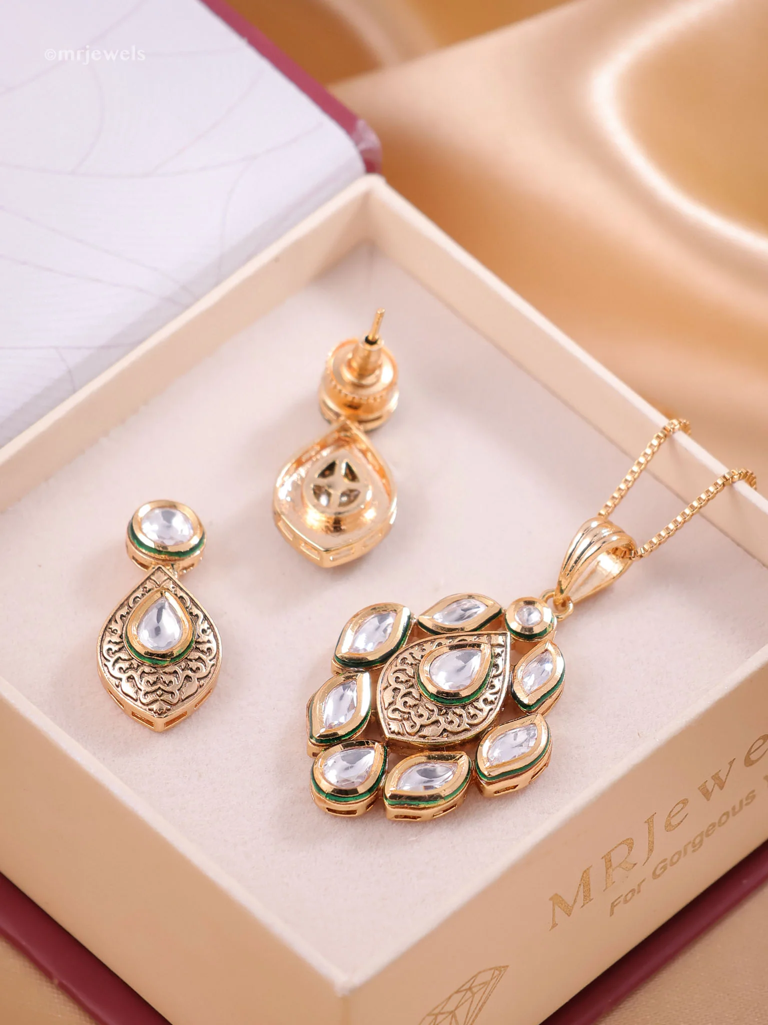 Aarini Polki Grace Pendant Set - Image 3