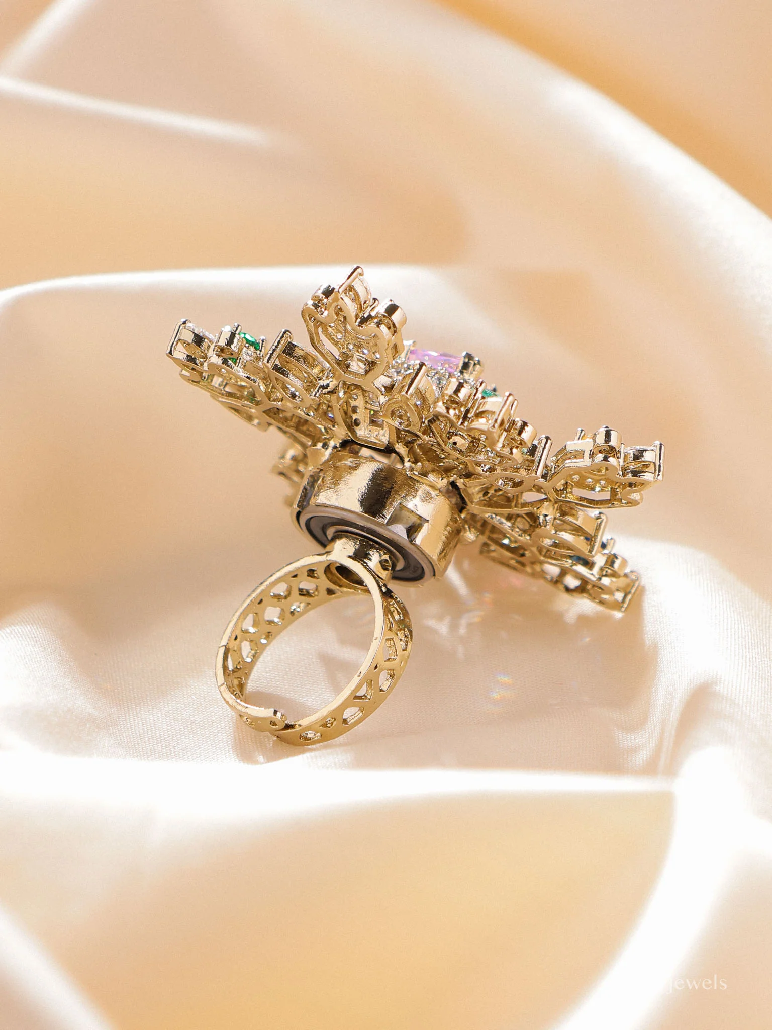 Aarini Royal Oversized Cocktail Ring - Image 9