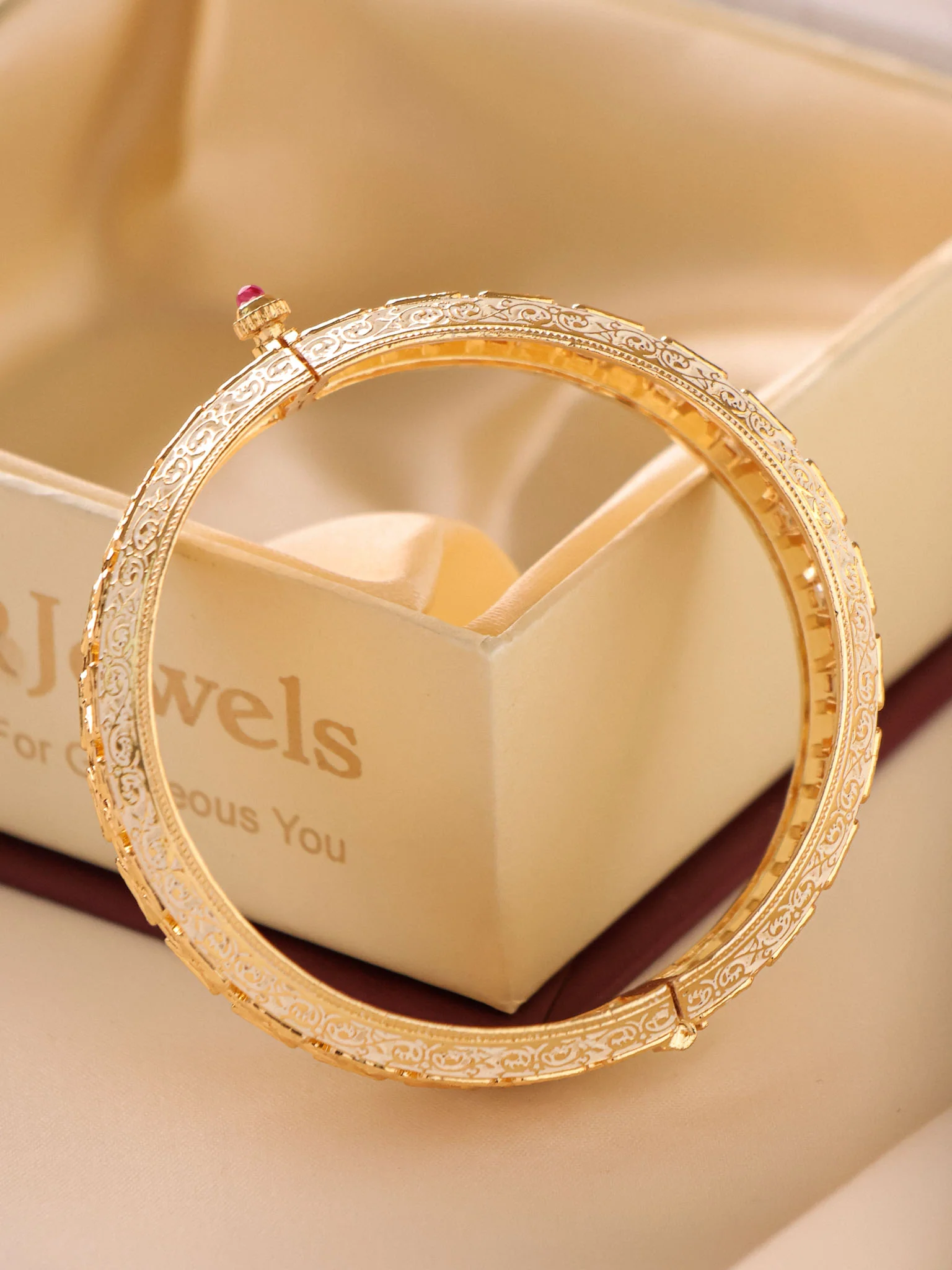 Advika Royal Polki Jadau Bangles - Image 5
