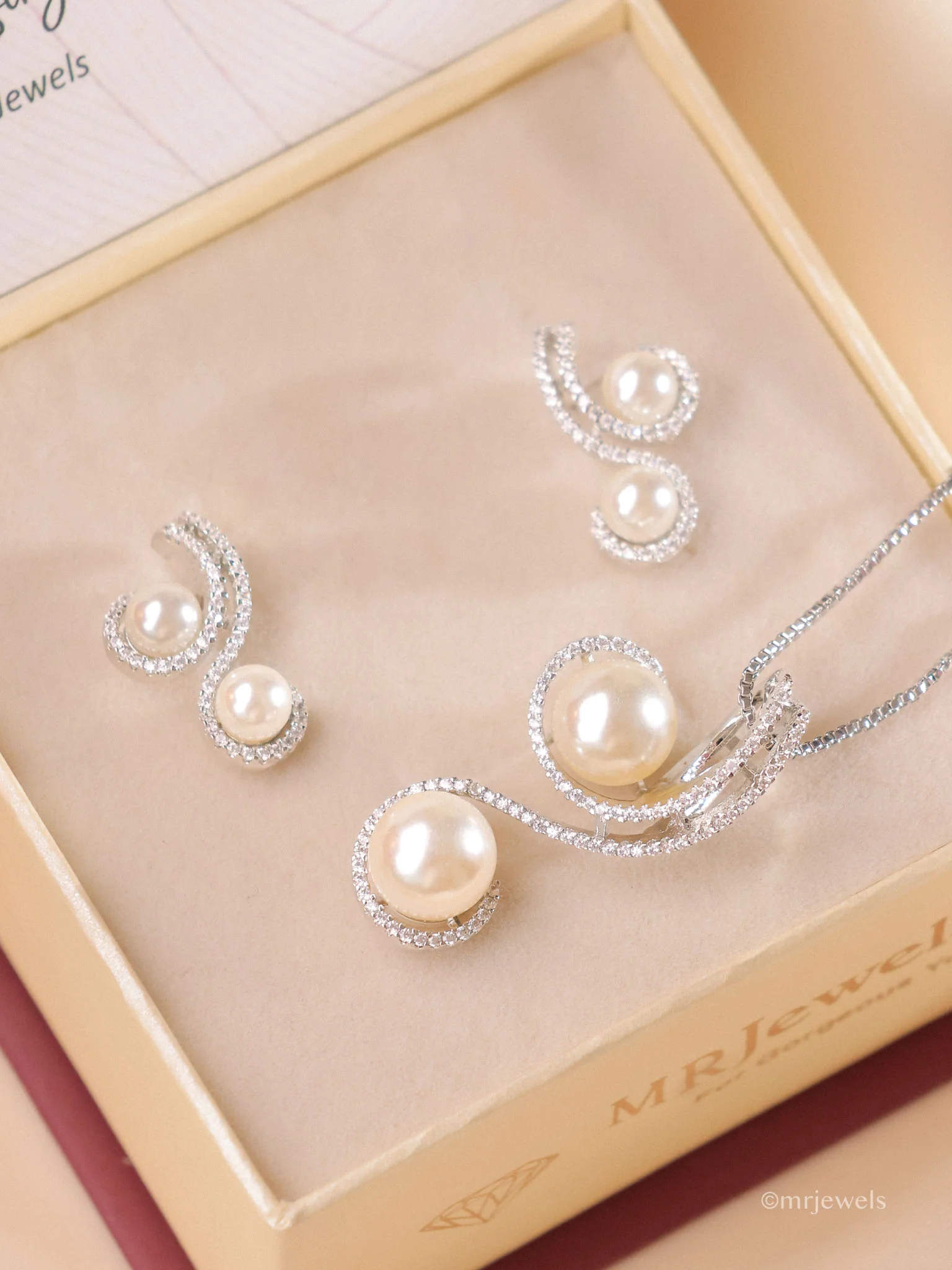 Ahalya Statement Pearl Drop Pendant Set