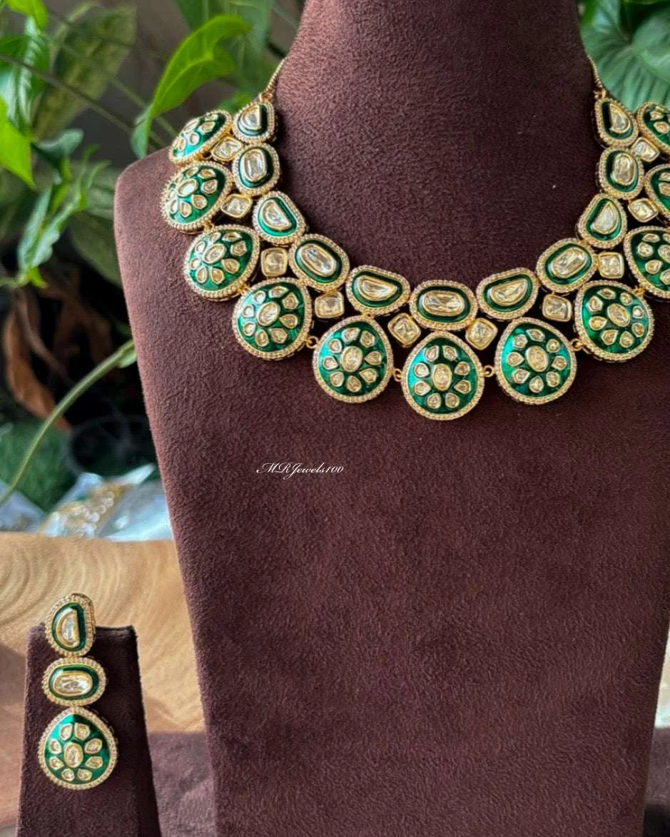 Aliya Meenakari Polki Set with matching Earrings and Maangtika - Image 3