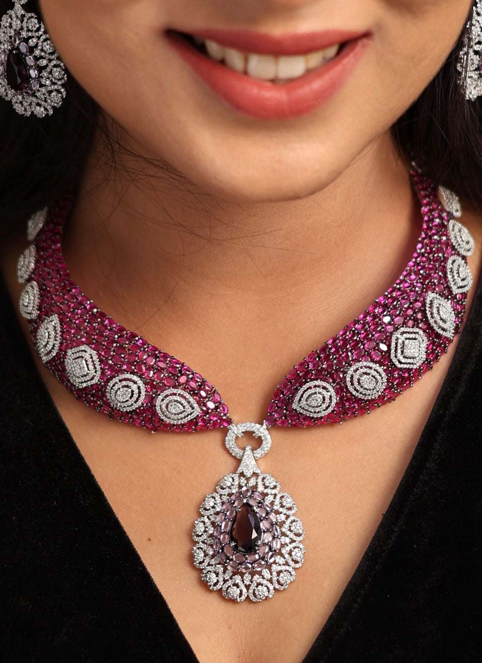 Amara Royale – Rose Cut Diamond Necklace and Earrings Set - Image 3