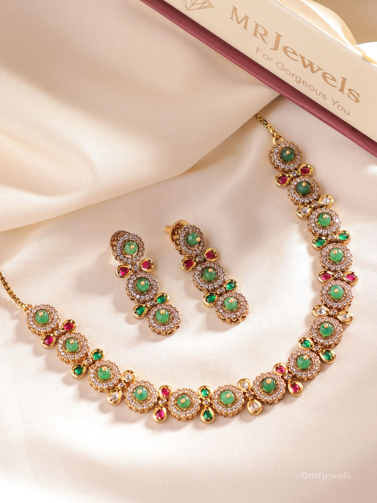 Arinya Floral Kundan Necklace Set