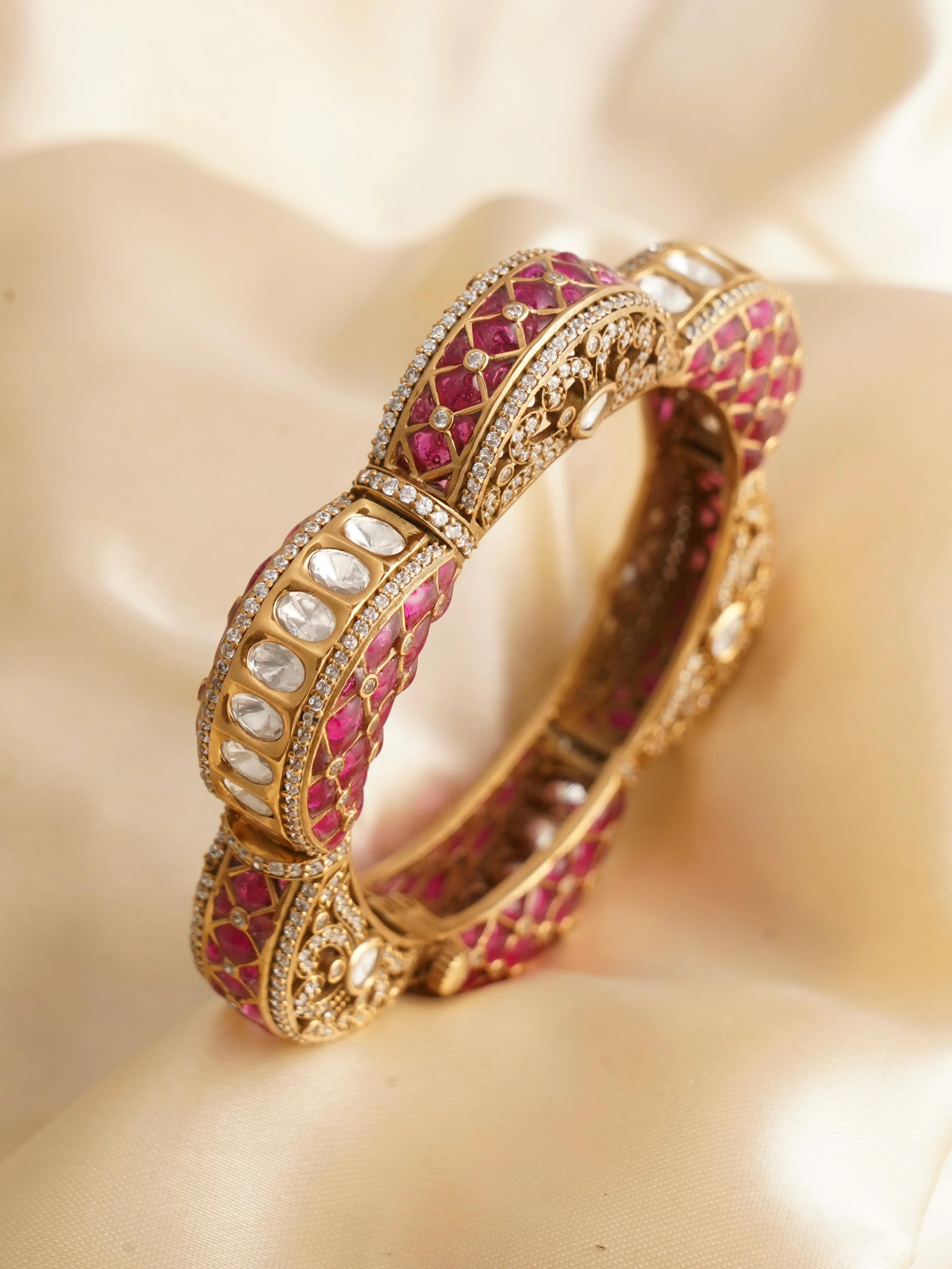 Artistic Emerald Polki Kundan Kada ( Openable)