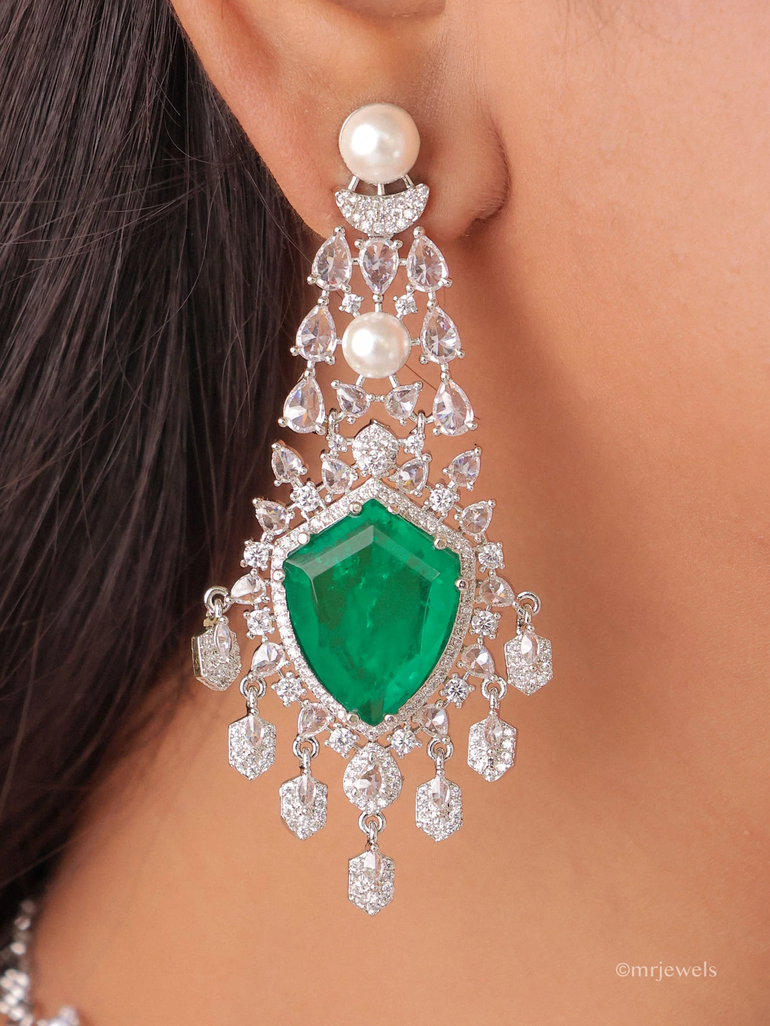 Avera Emerald Pearl Necklace Set - Image 3