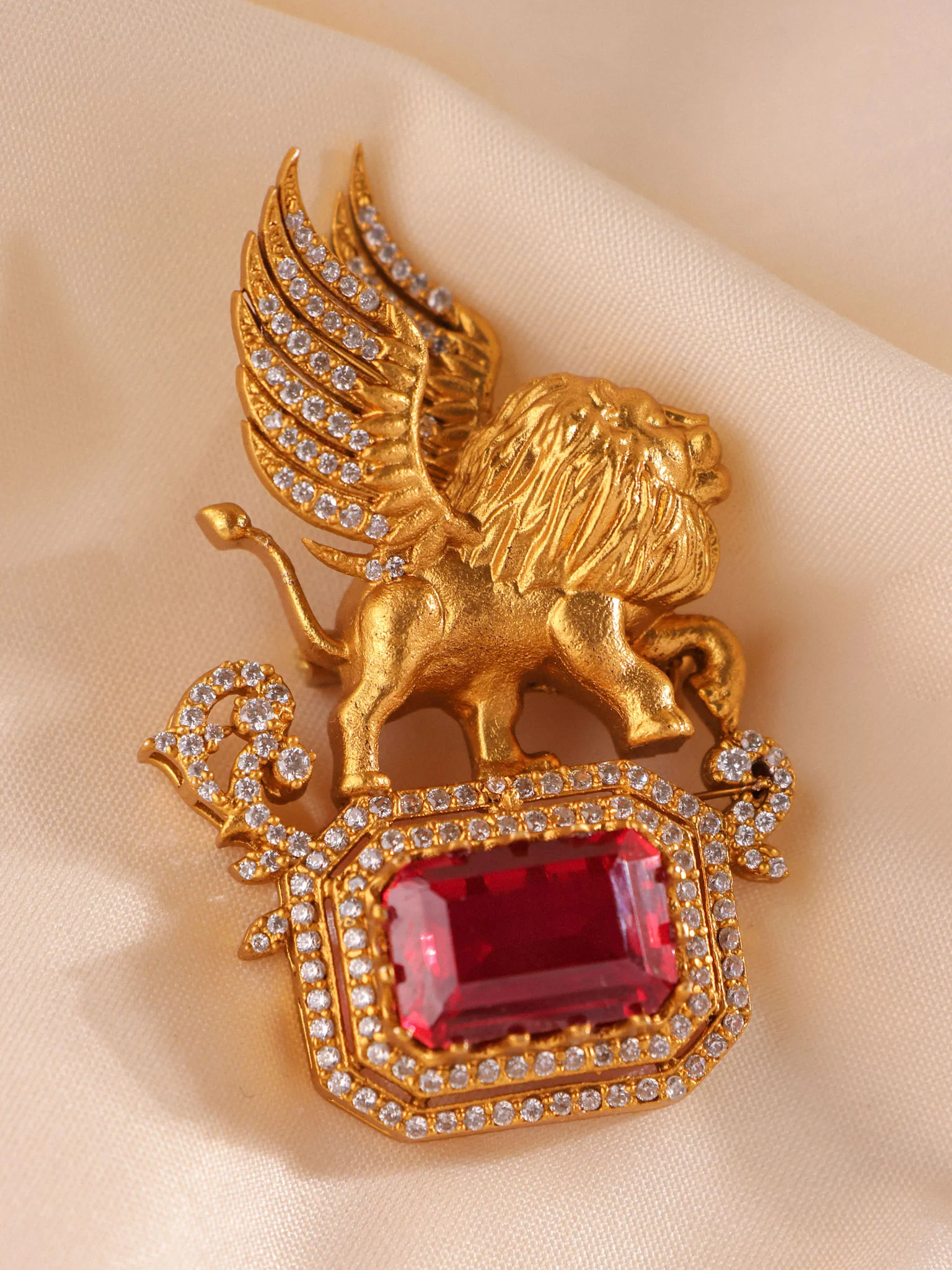 Averon Winged Lion Brooch - Image 2