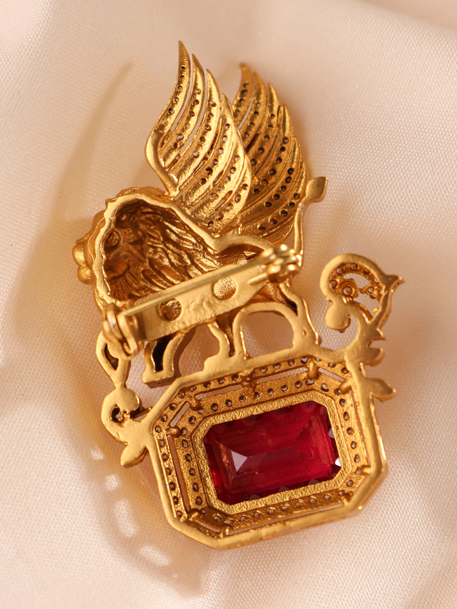 Averon Winged Lion Brooch - Image 3