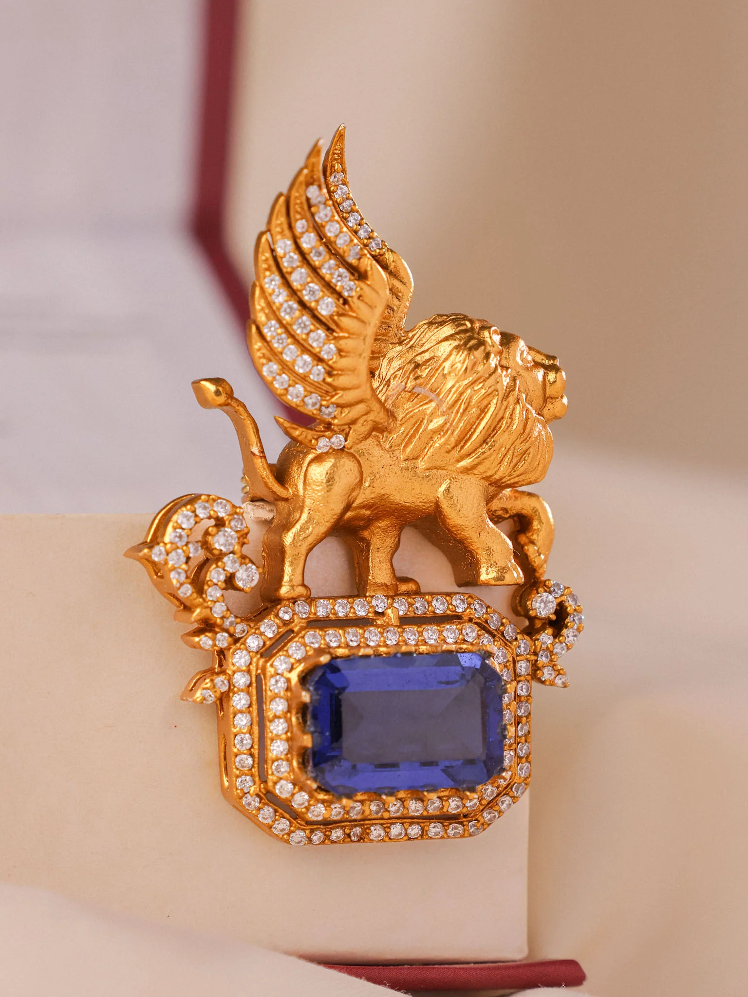 Averon Winged Lion Brooch - Image 6