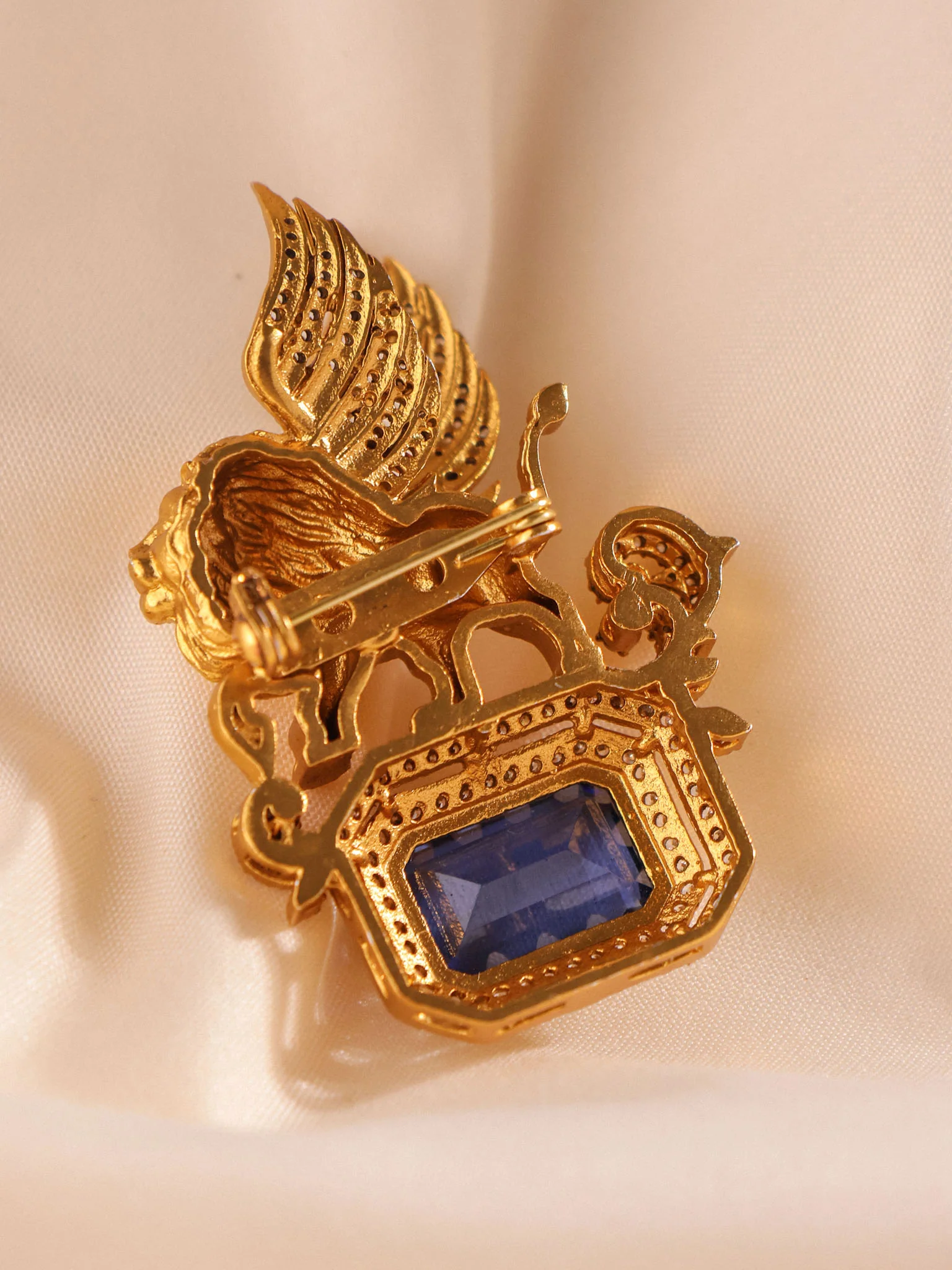 Averon Winged Lion Brooch - Image 8