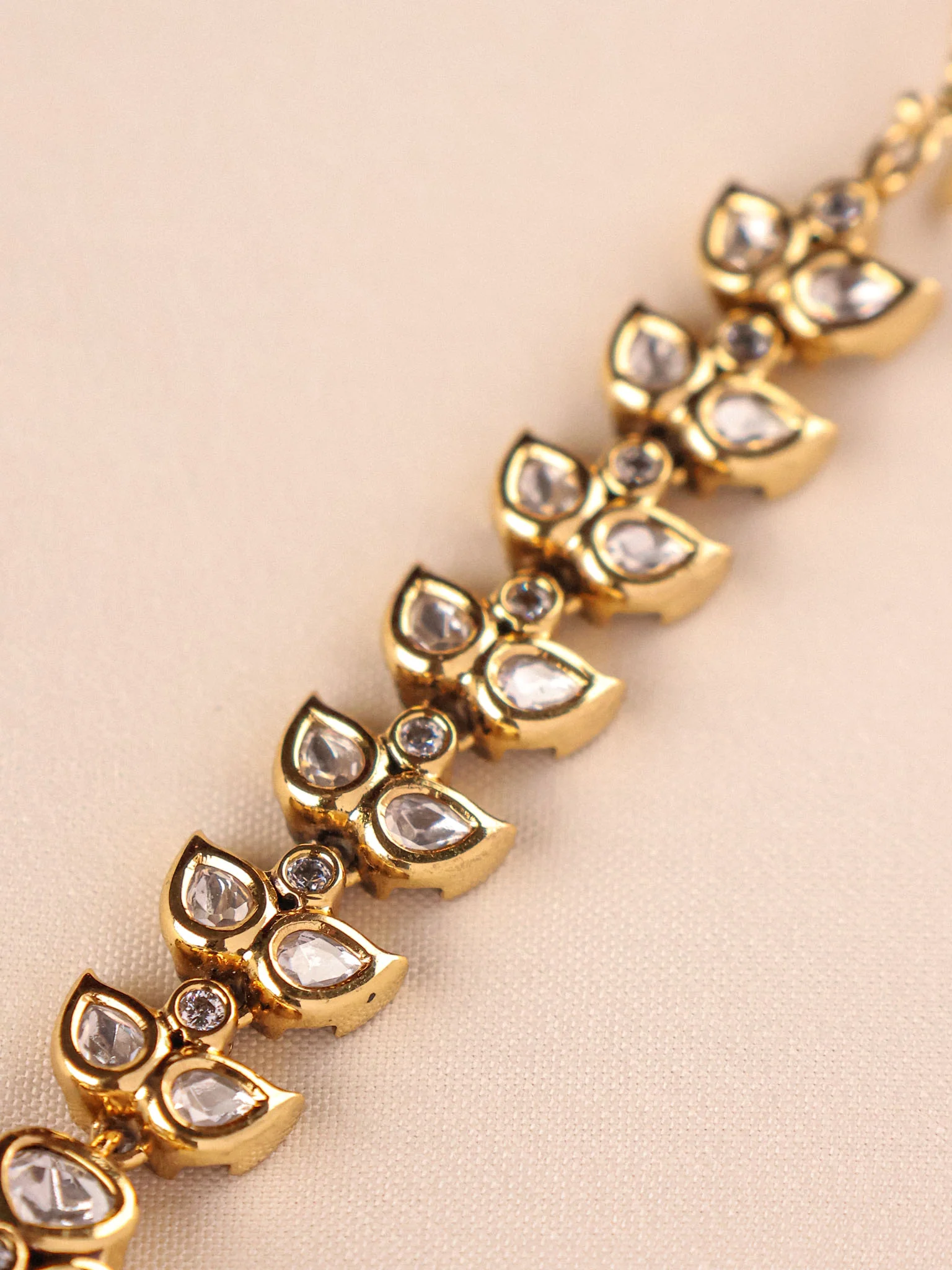 Bridal Kundan Maang Tikka with Pearl Drop - Image 3