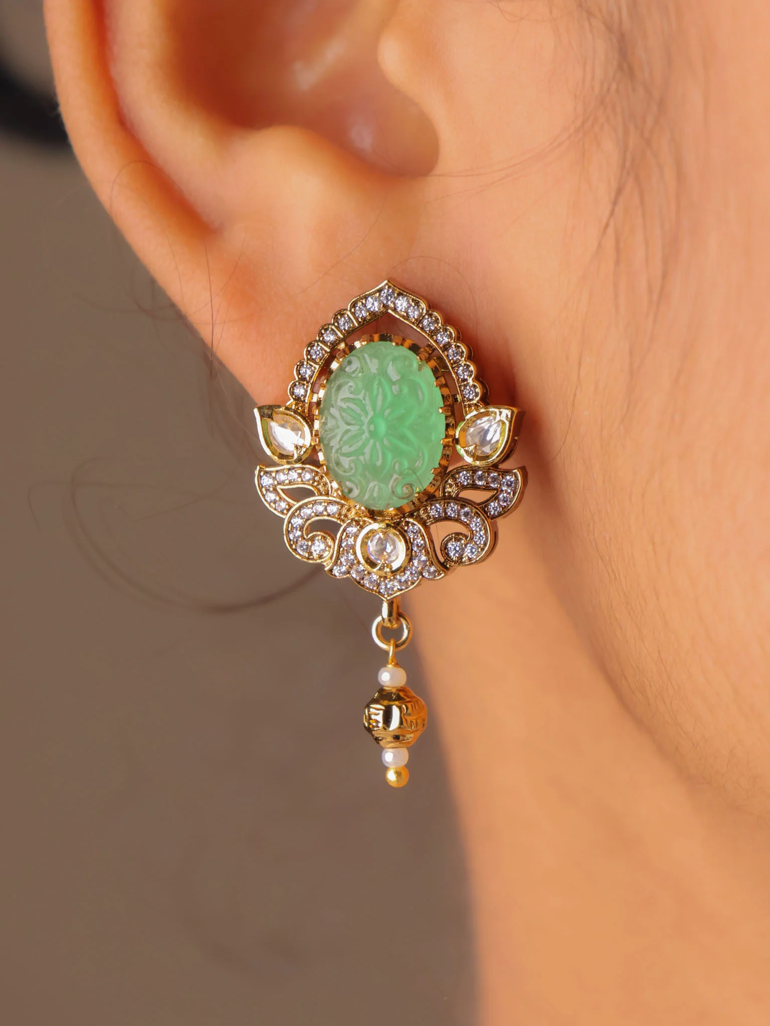 Carved Stone Kundan Pendant Set - Image 12