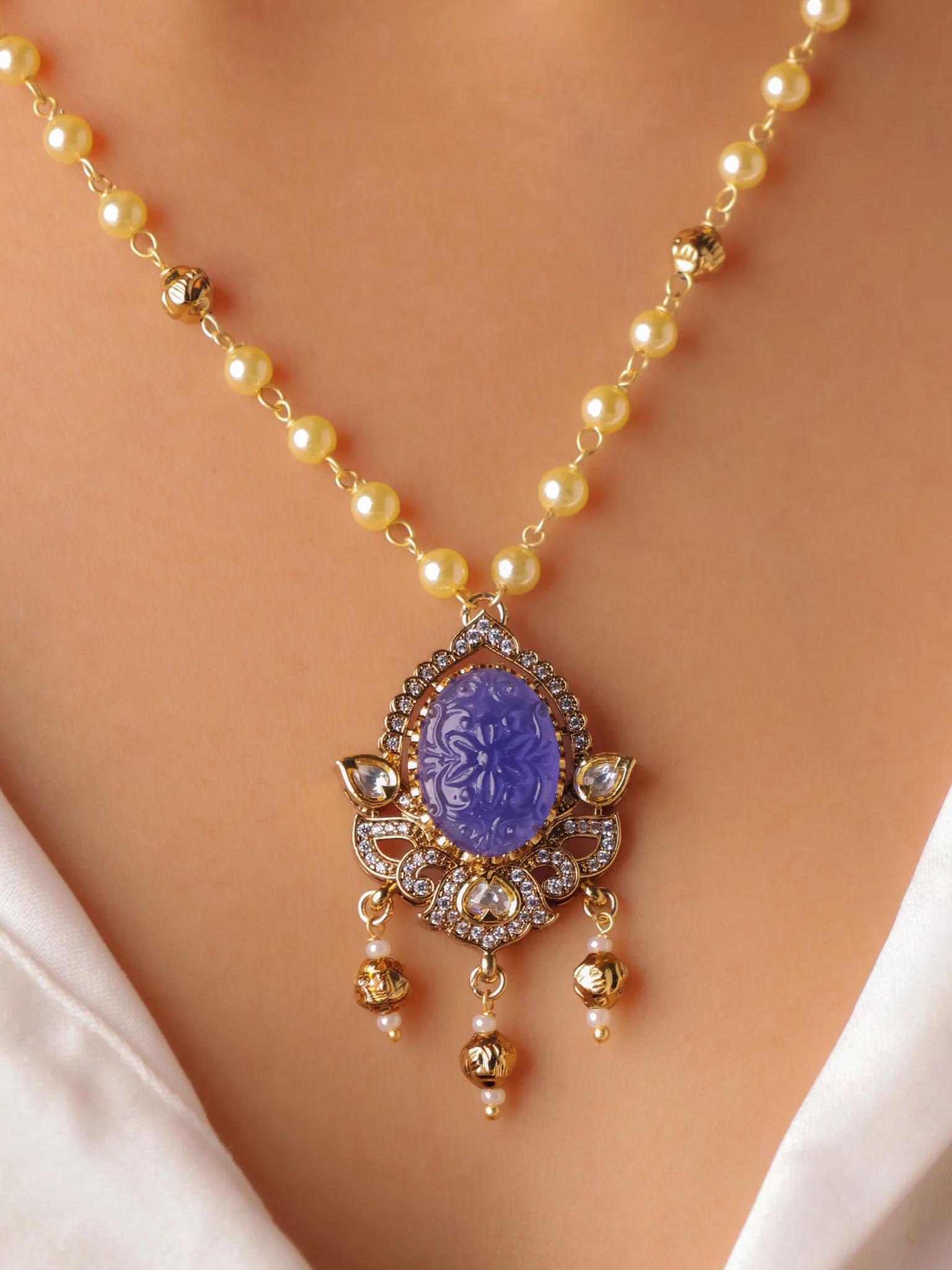 Carved Stone Kundan Pendant Set - Image 14