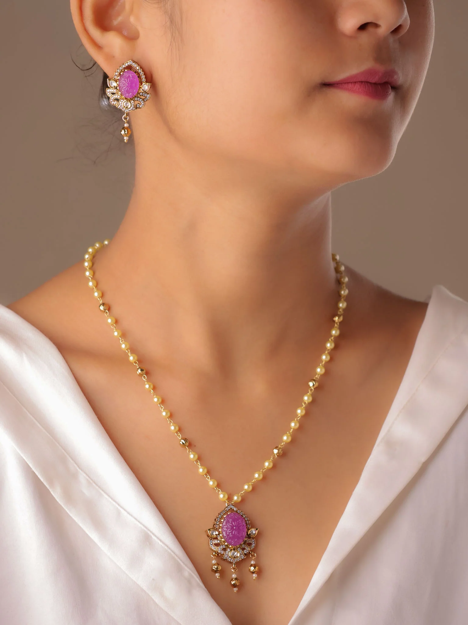Carved Stone Kundan Pendant Set - Image 2