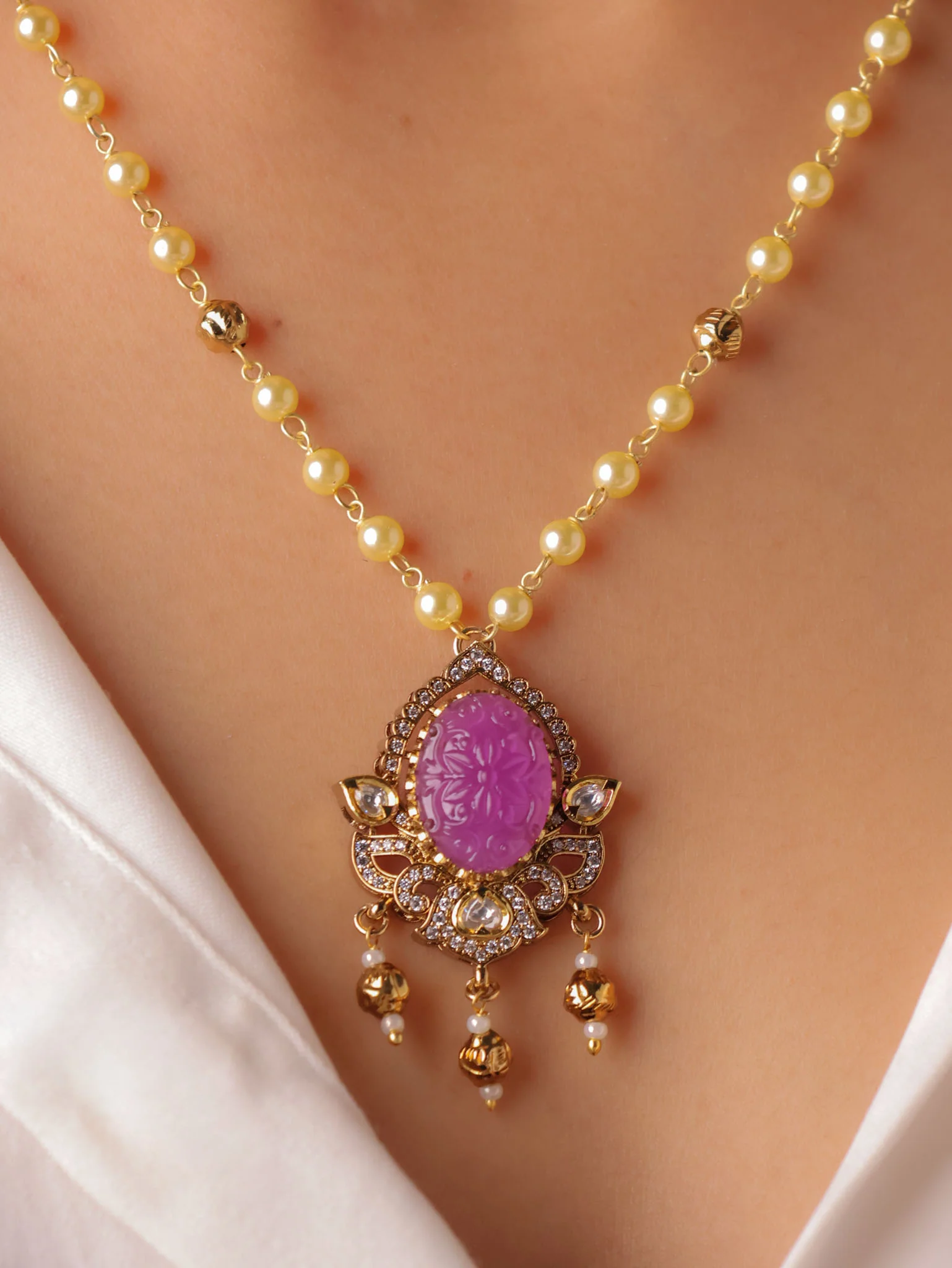 Carved Stone Kundan Pendant Set - Image 3