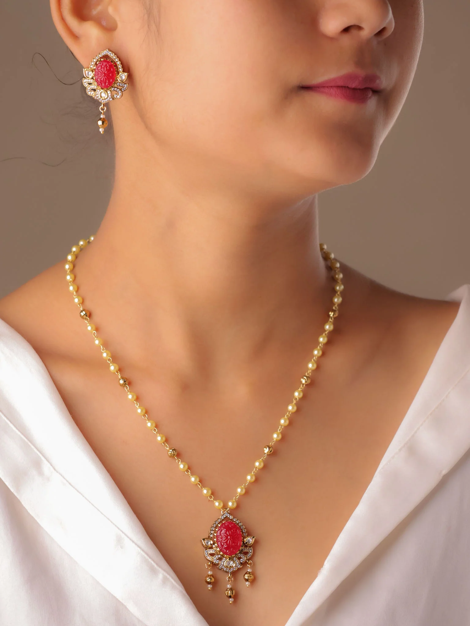 Carved Stone Kundan Pendant Set - Image 5