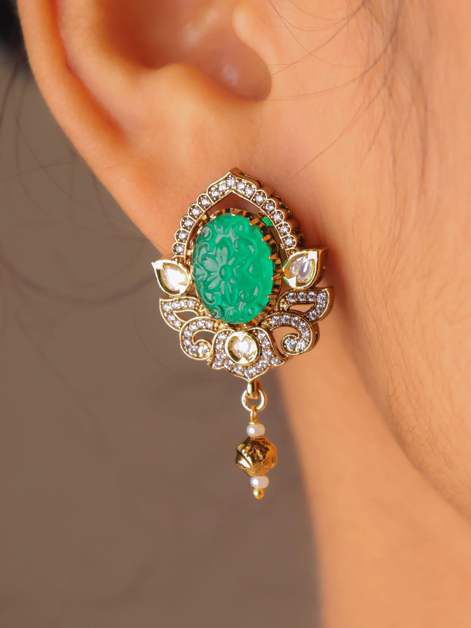 Carved Stone Kundan Pendant Set - Image 9