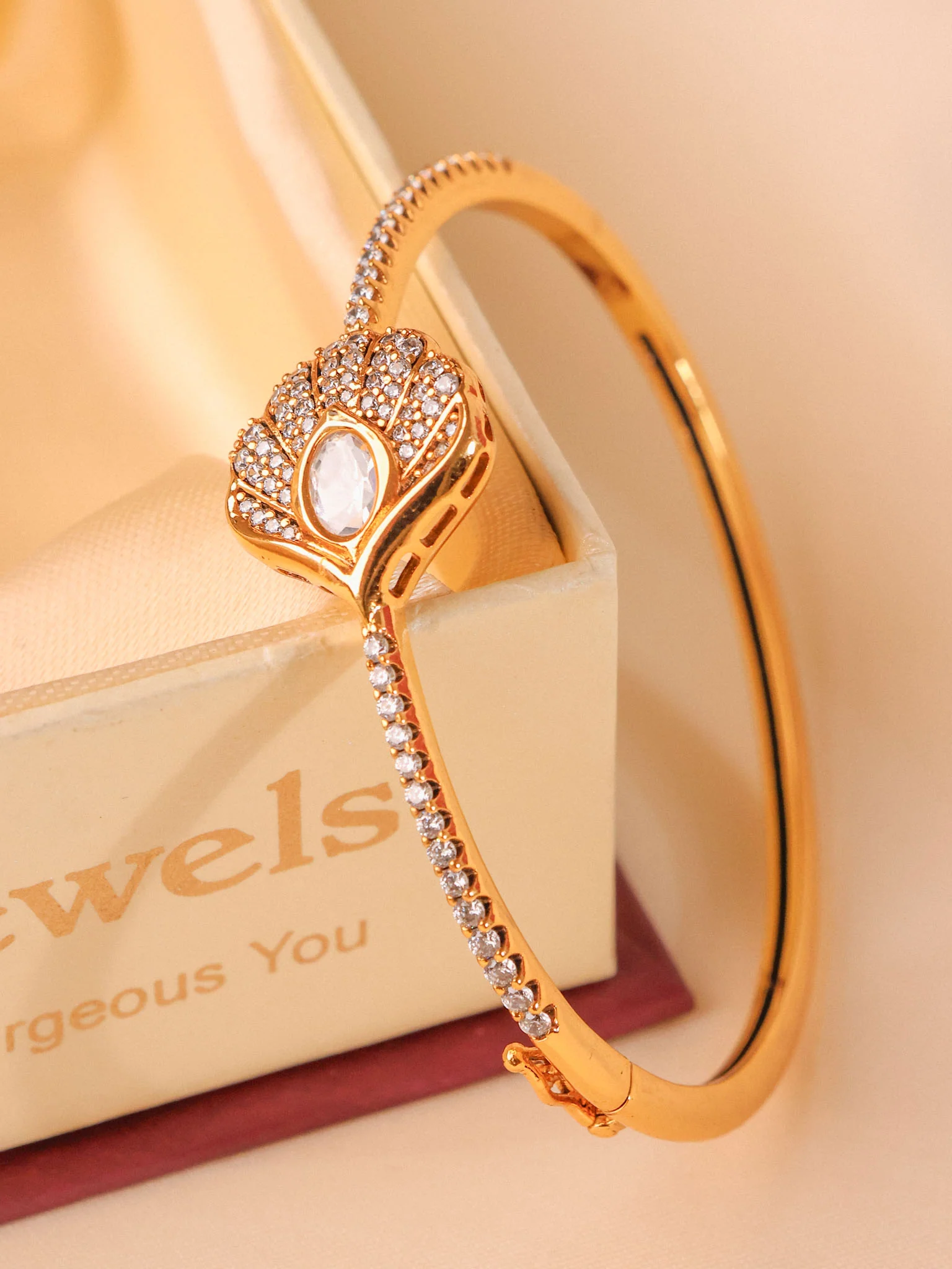 Celestia Statement  Bracelete