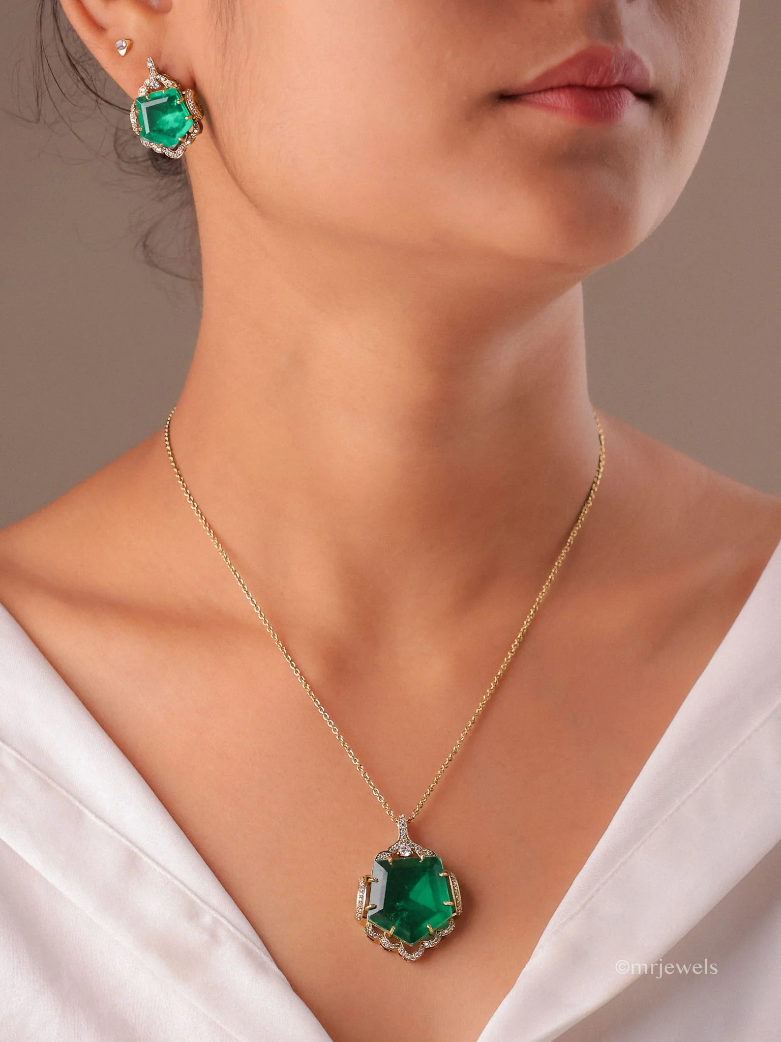 Saanvi Pendant Set - Image 8
