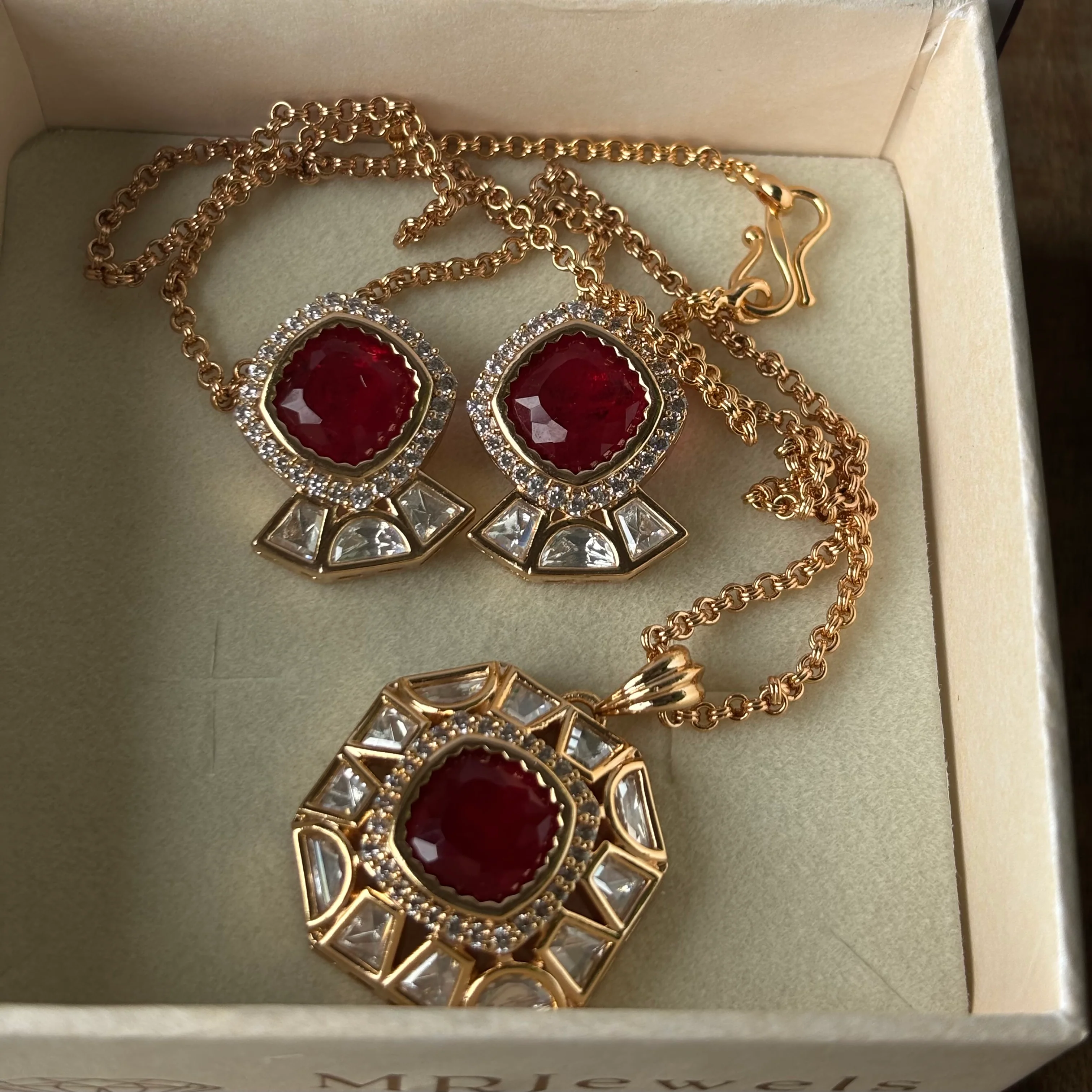 Deepika Statement Pendant set - Image 3