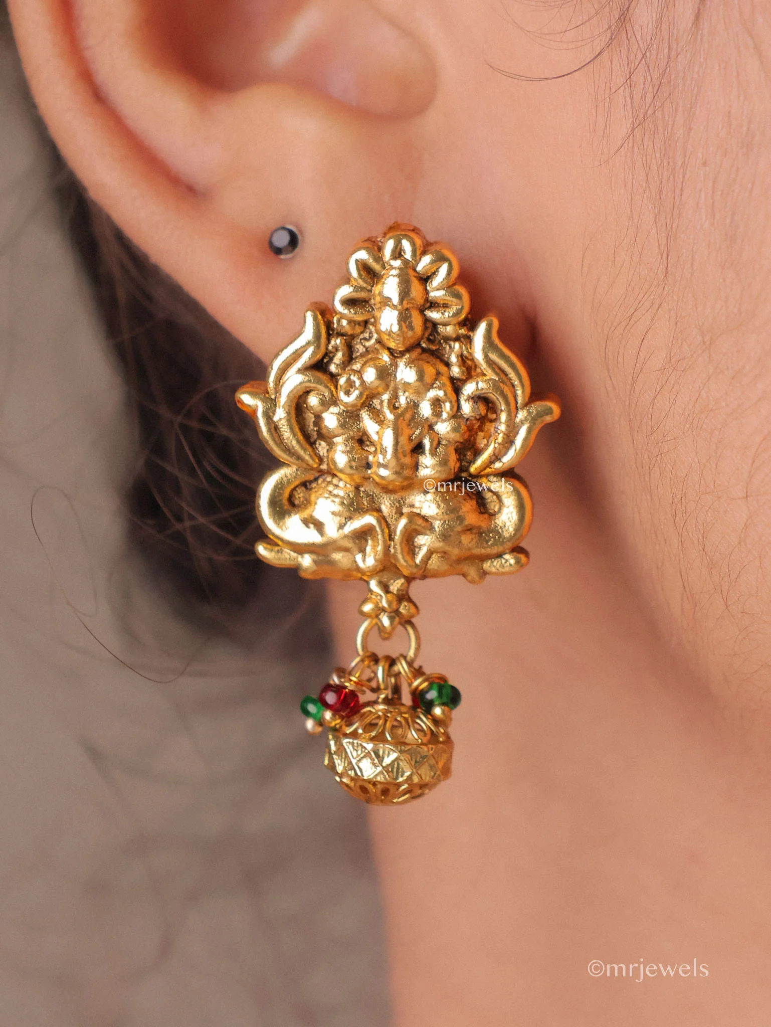 Devika Temple Hasli Necklace - Image 3