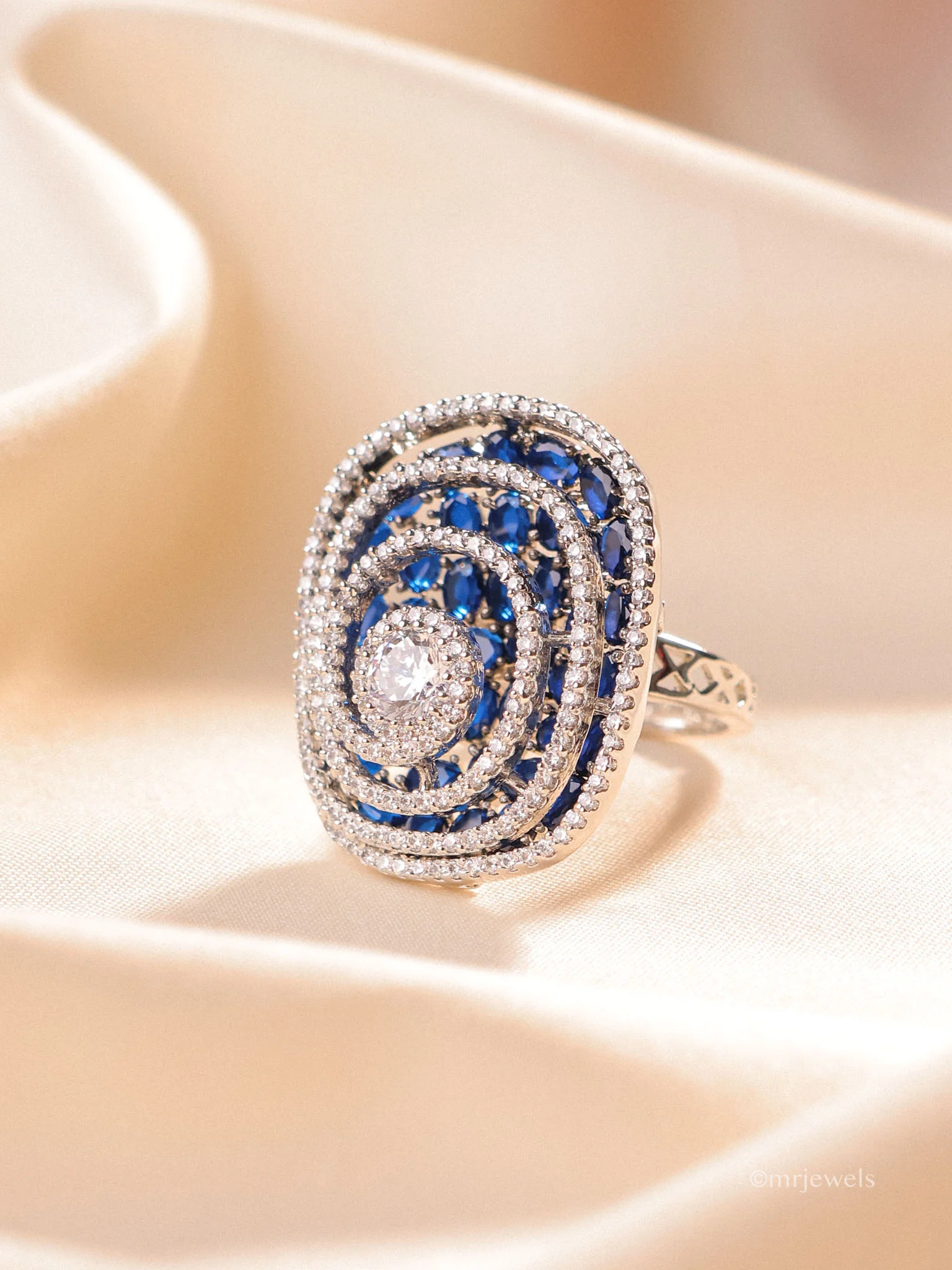 Elan Overture – Luxe Layered Oval Ring Free Size - Image 3