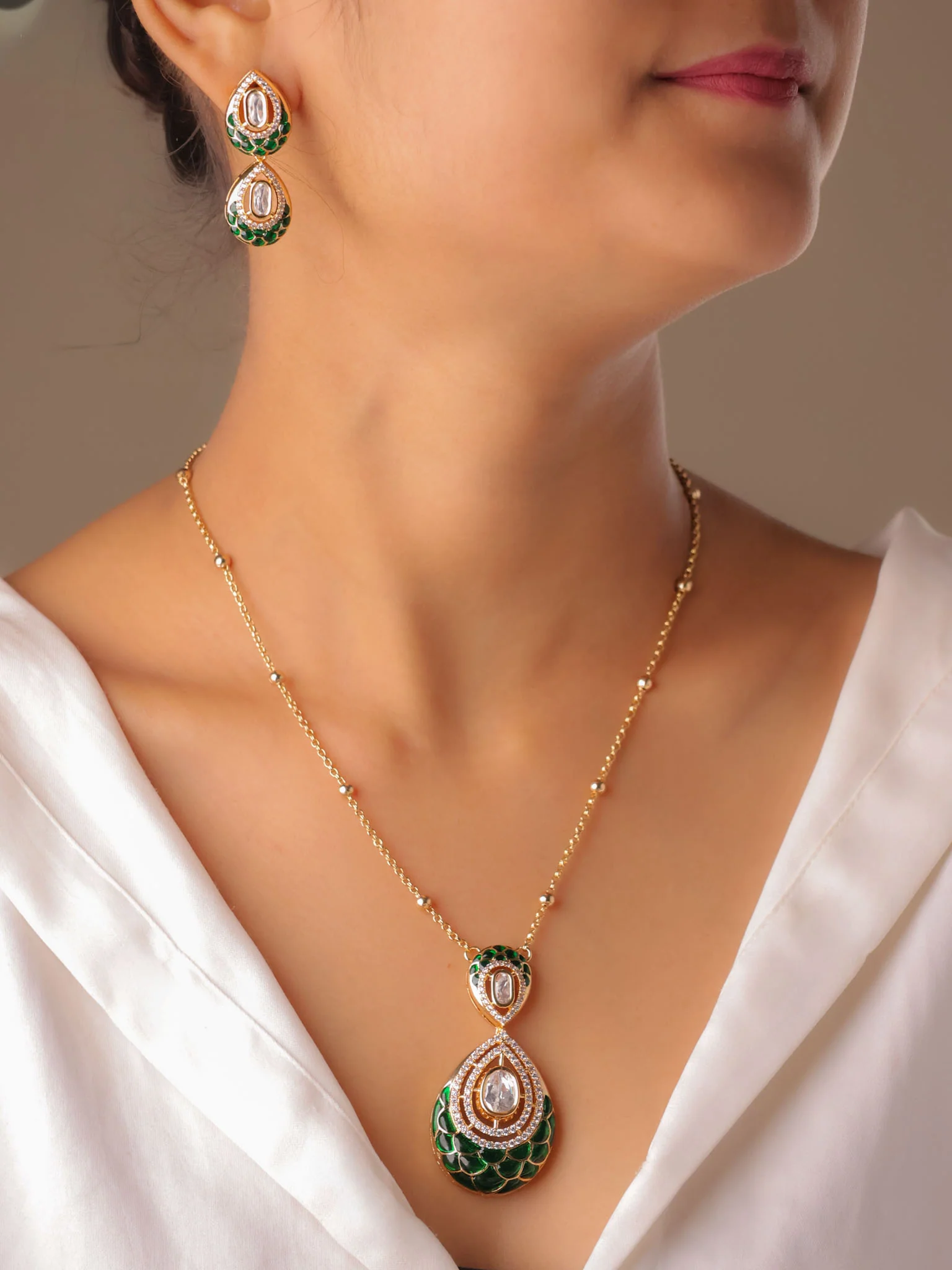 Elaria Enamel Kundan Pendant Set