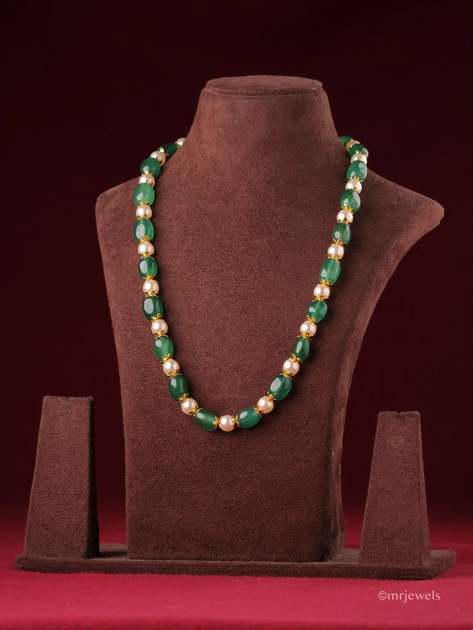 Elegant Green Pearl Necklace - Image 2