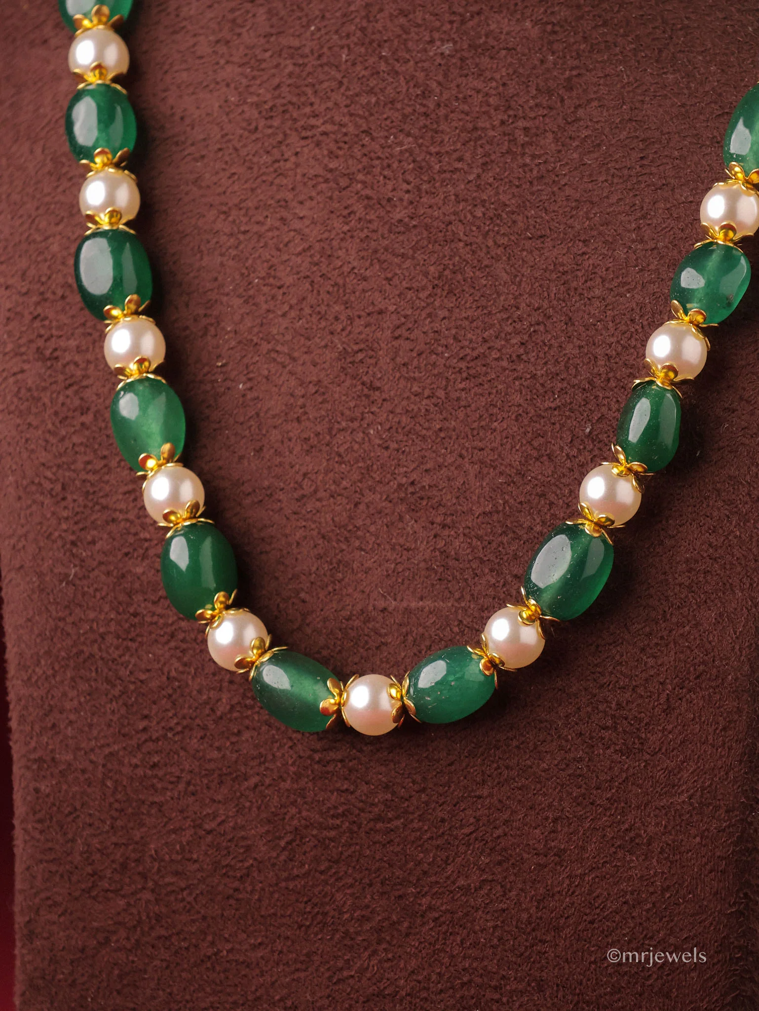 Elegant Green Pearl Necklace - Image 3