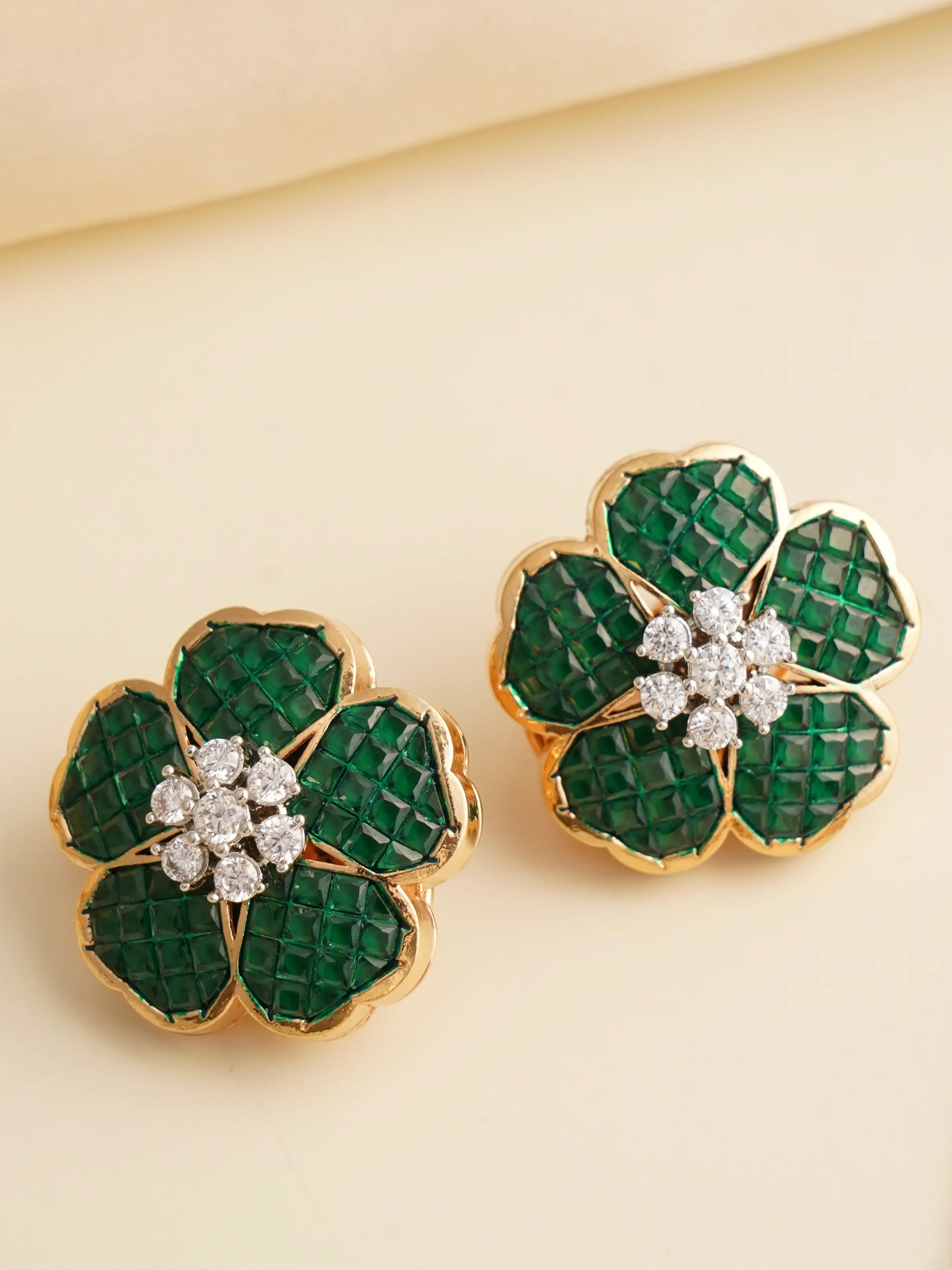 Emerald Pendant set with earrings and ring - Image 3