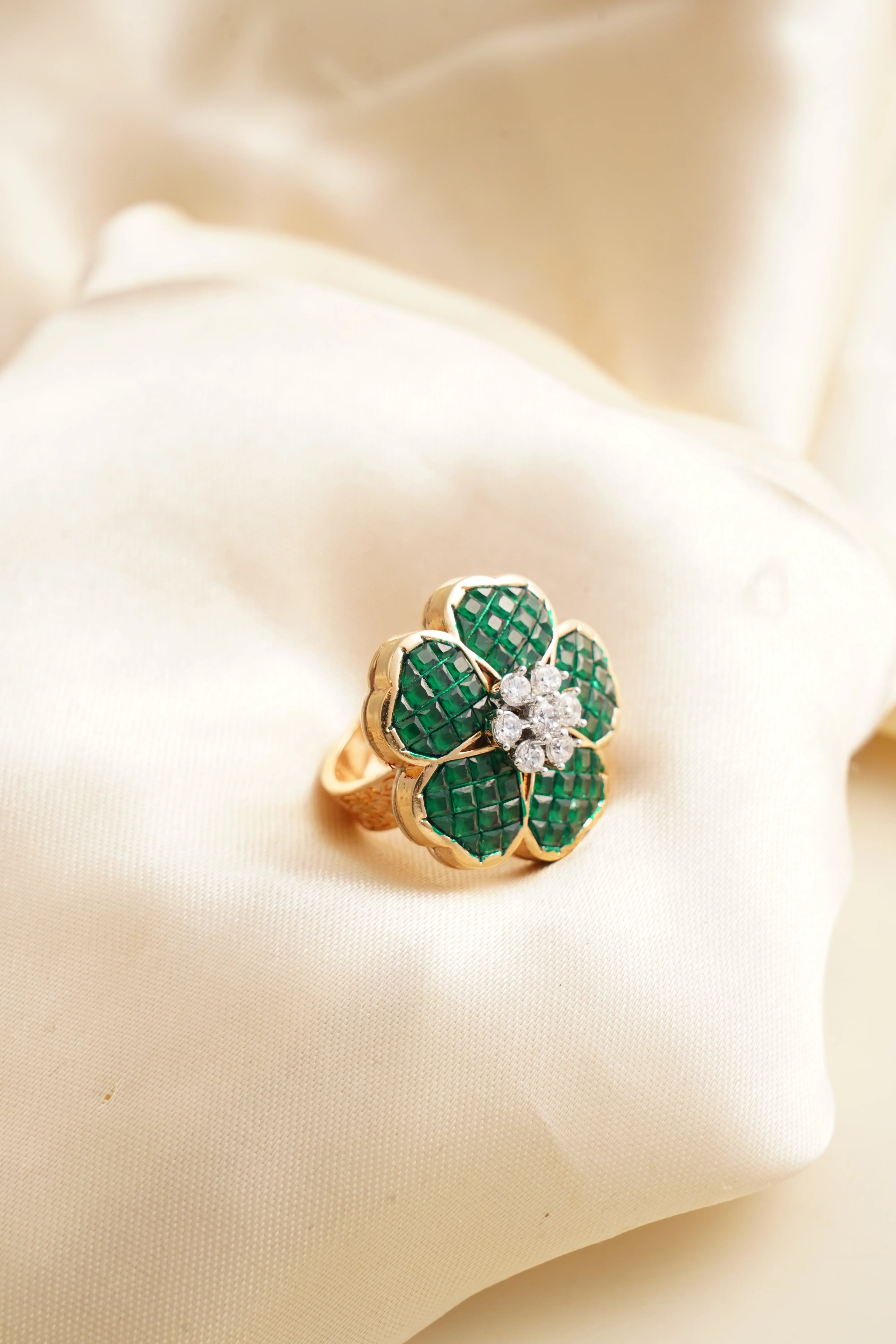 Emerald Pendant set with earrings and ring - Image 5