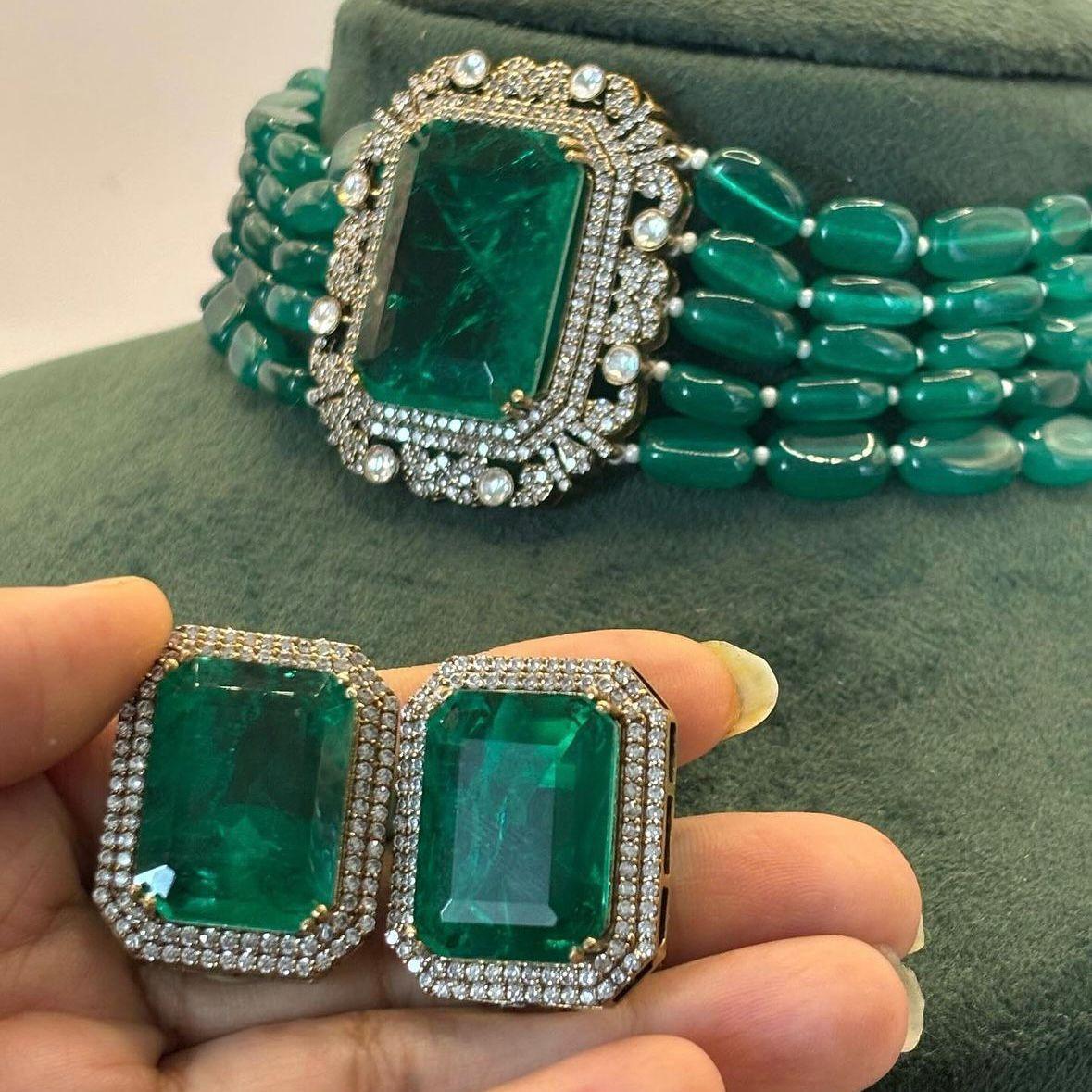 Emerald Choker With Doublet Stones Earrings - Image 3