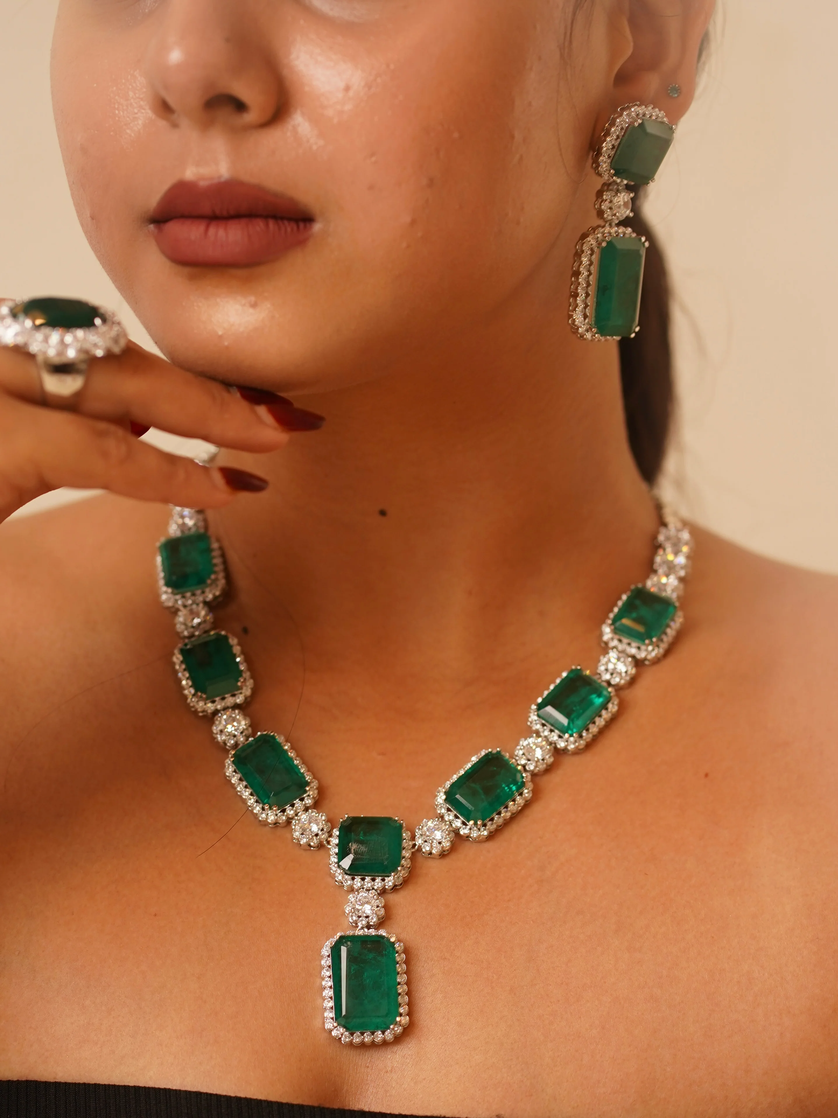 Emerald Diamond Necklace Set