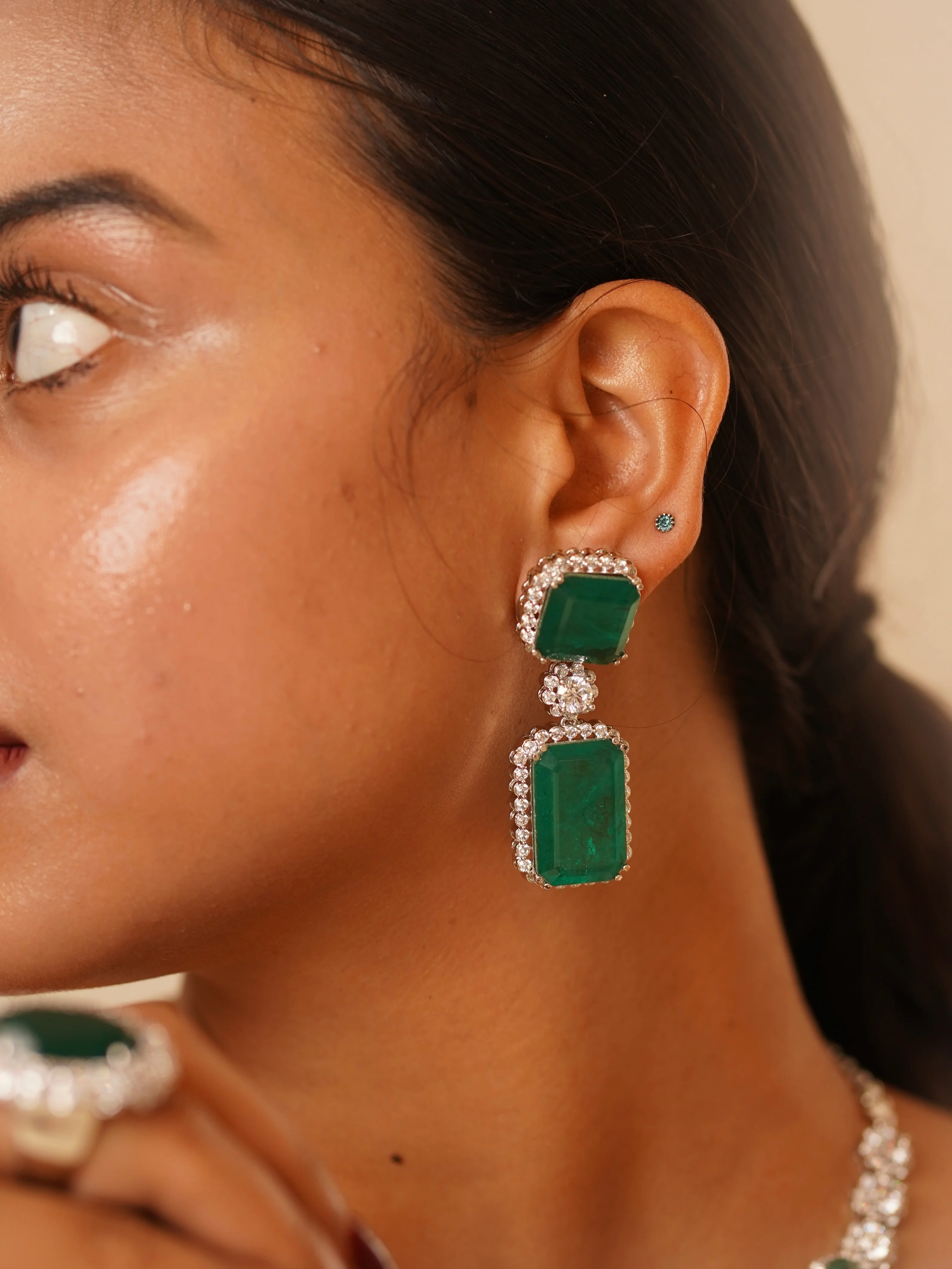 Emerald Diamond Necklace Set - Image 2
