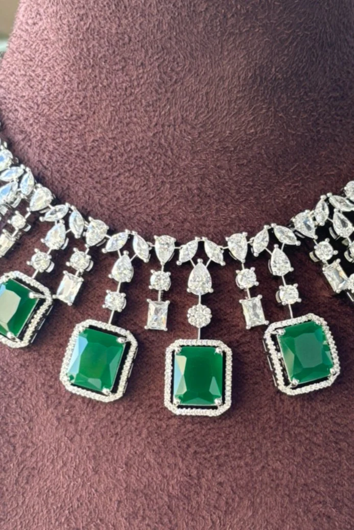 Emerald Diamond Necklace Set - Image 3