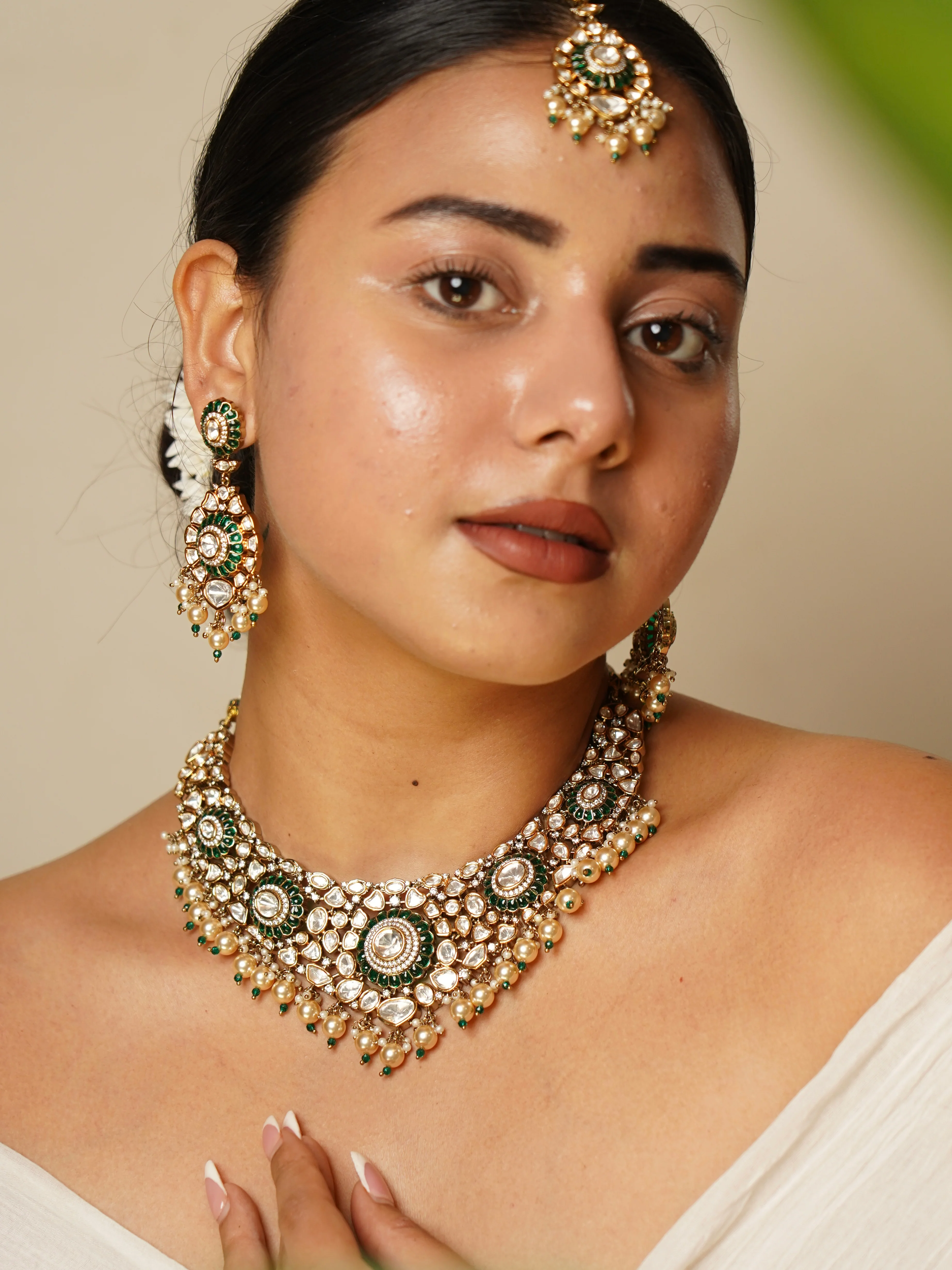 Emerald Élan Noor Polki Kundan Set with Matching Maangtika