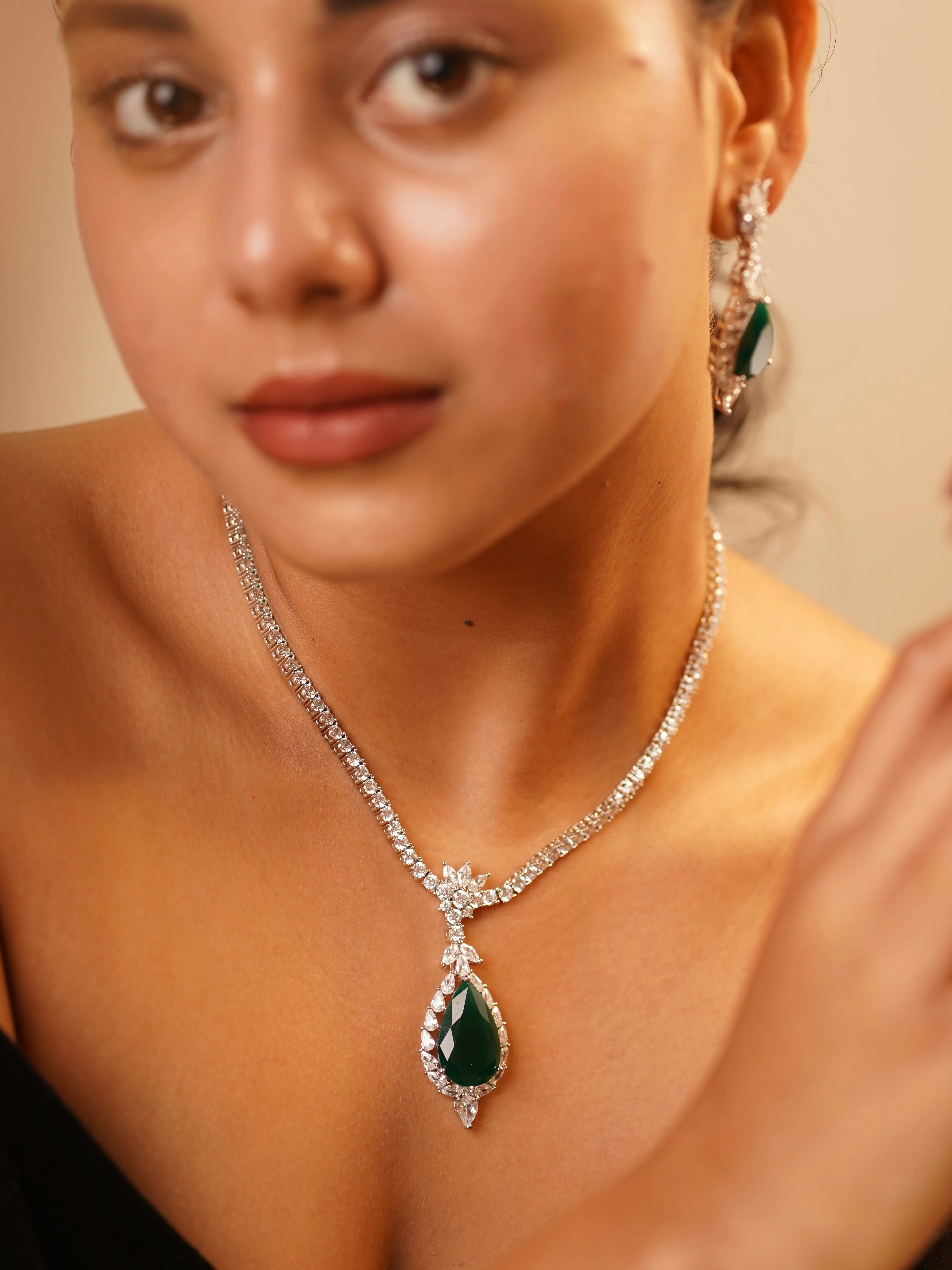 Emerald Elegance Necklace Set