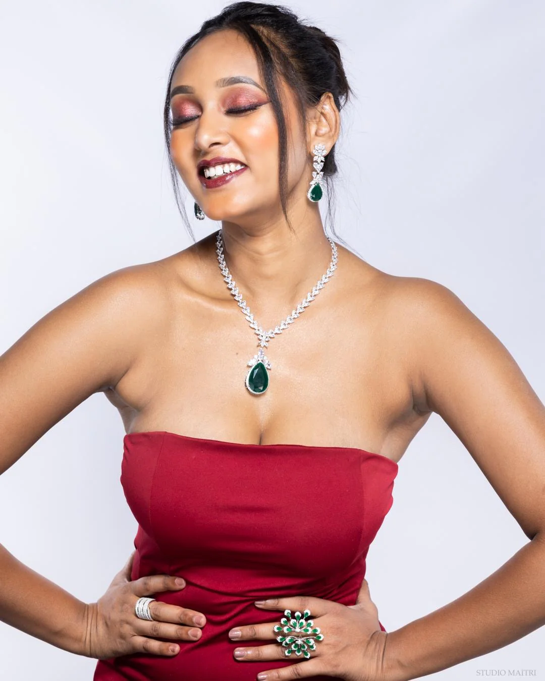 Emerald Grace Royale – Luxe Jewelry Set - Image 2