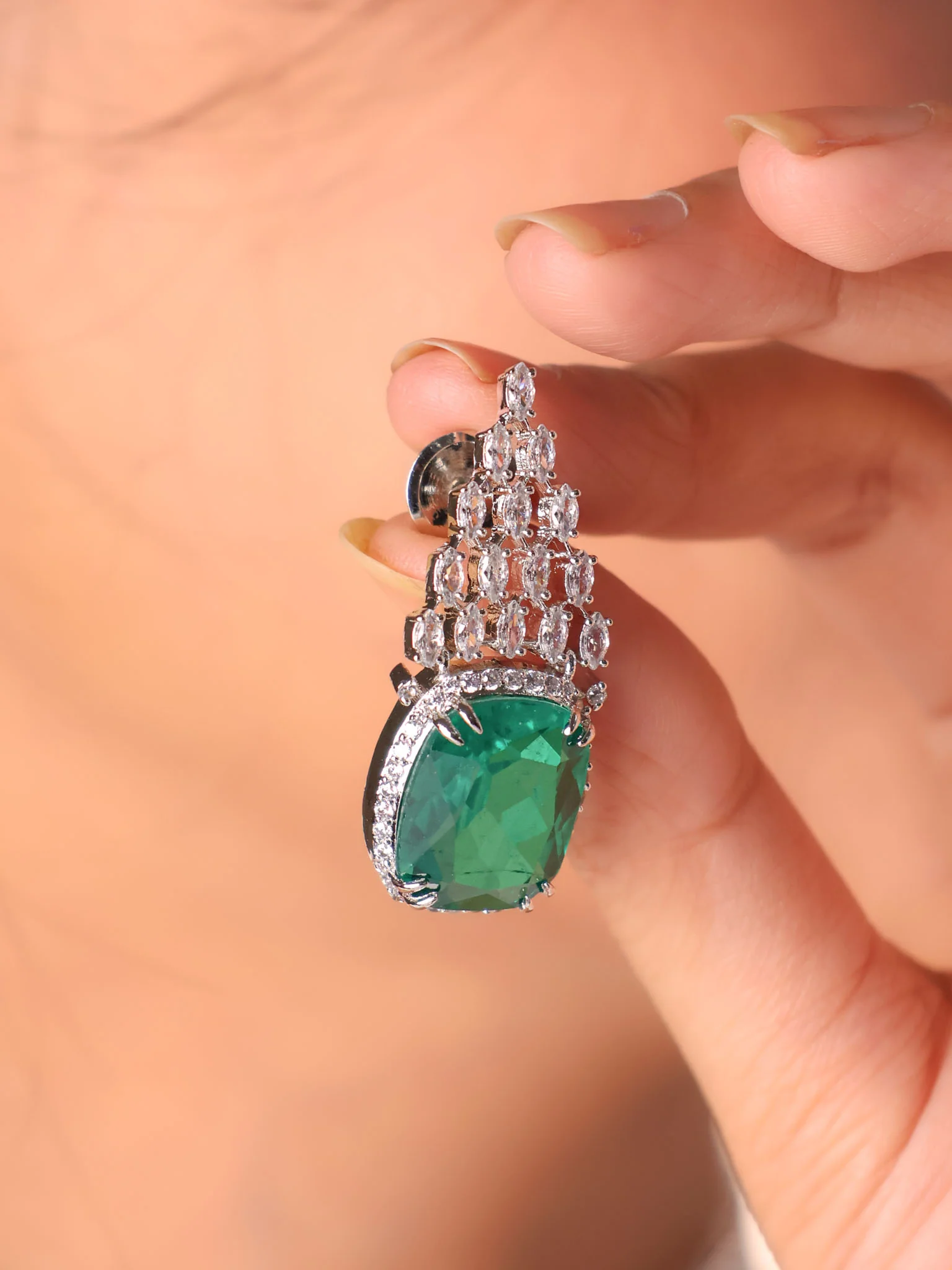 Emerald Grid Pearl Choker Set - Image 3