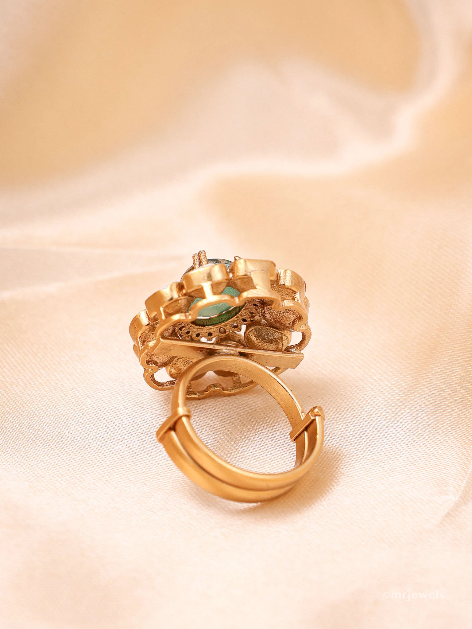Emerald Kundan Ring - Adjustable size - Image 3