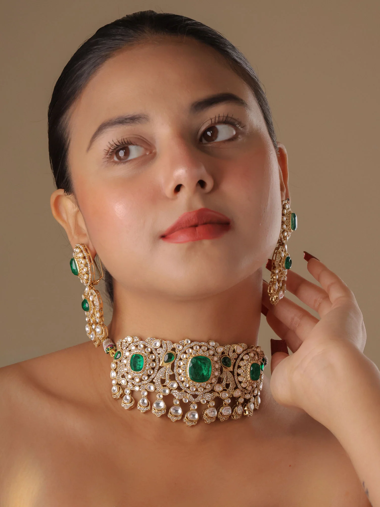 Emerald Luxe choker with earrings