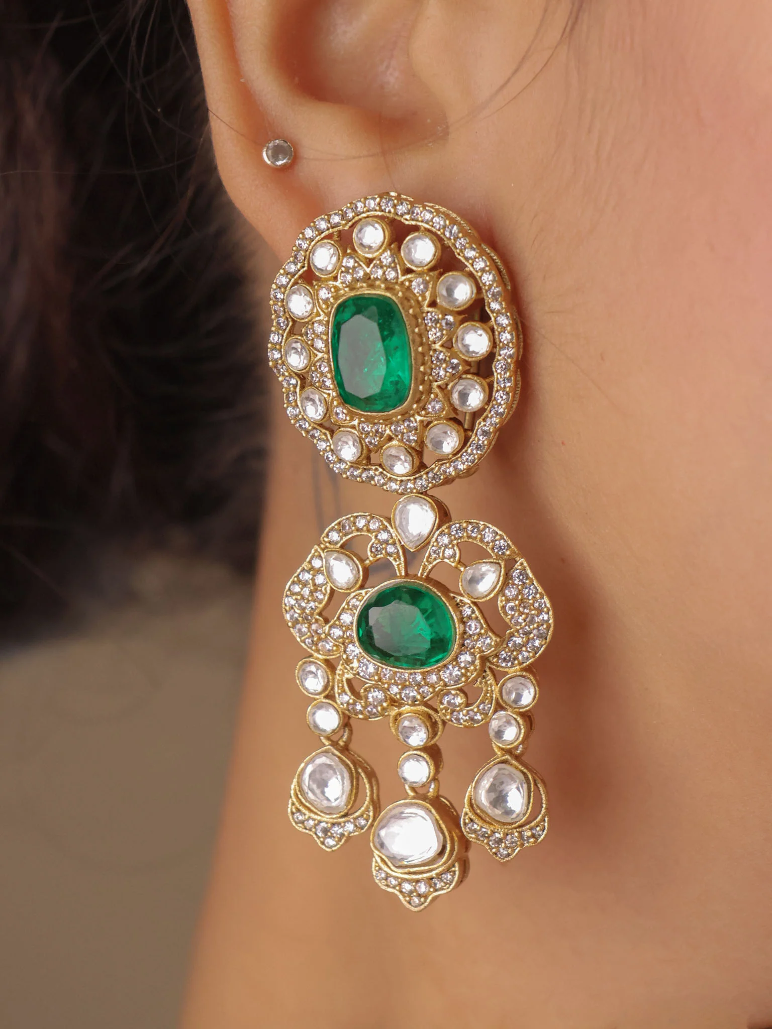 Emerald Luxe choker with earrings - Image 3