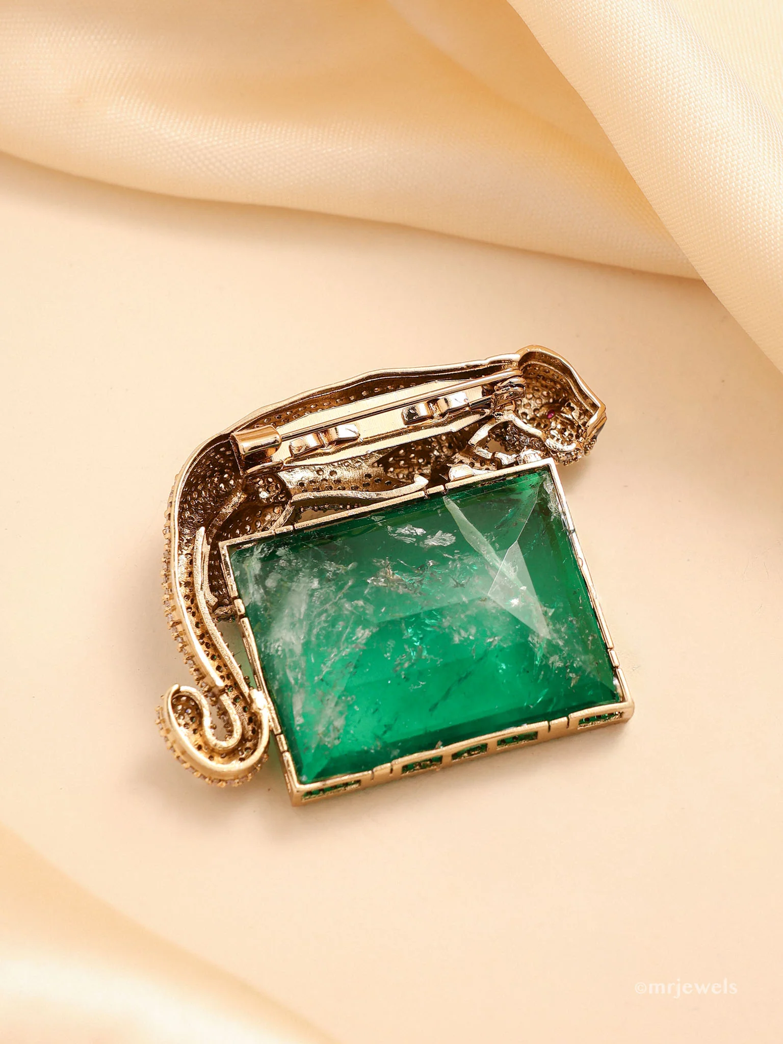 Emerald Panther Luxe Brooch - Image 3