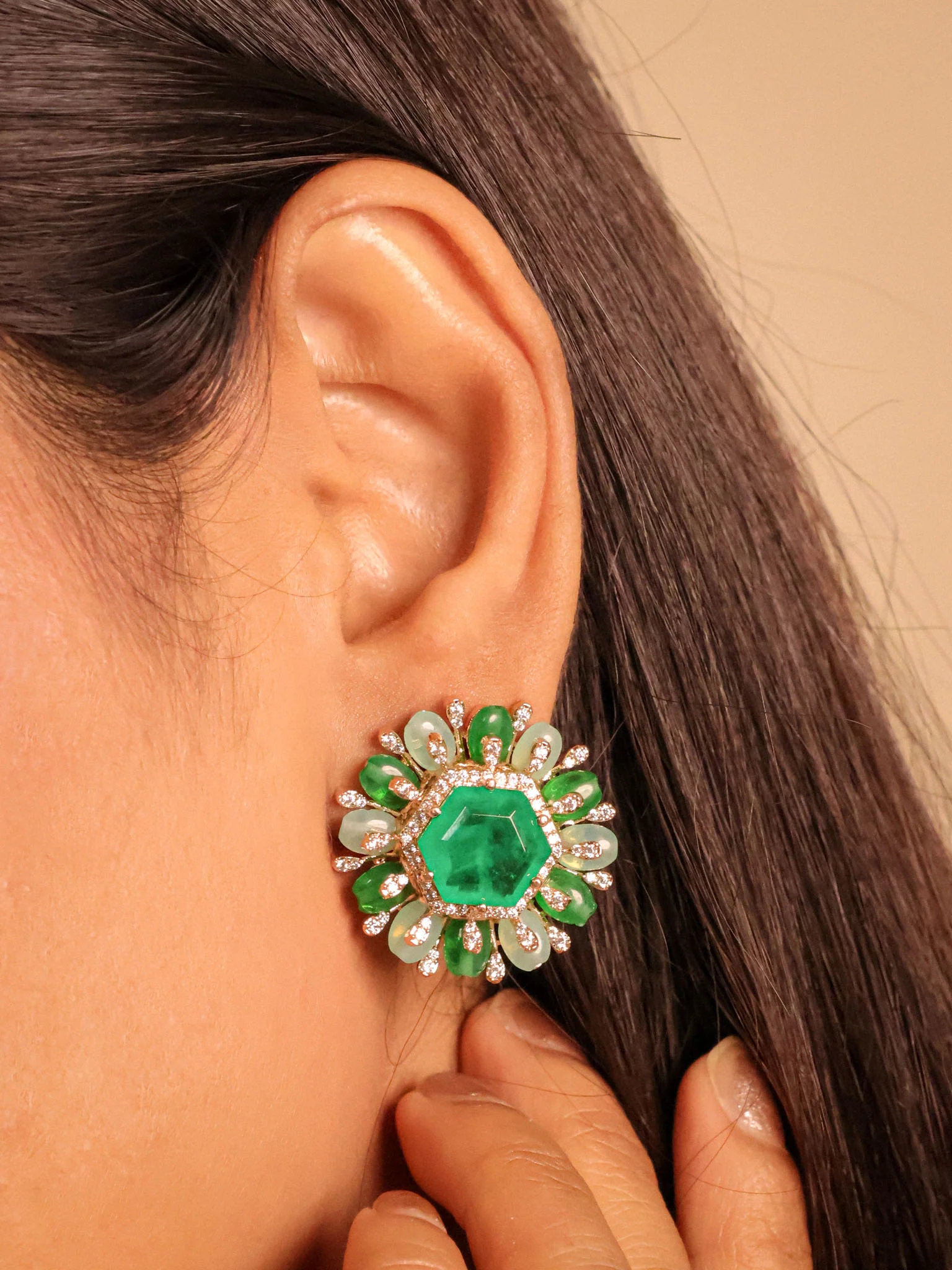 Emerald Radiance Beaded Choker Set - Image 3