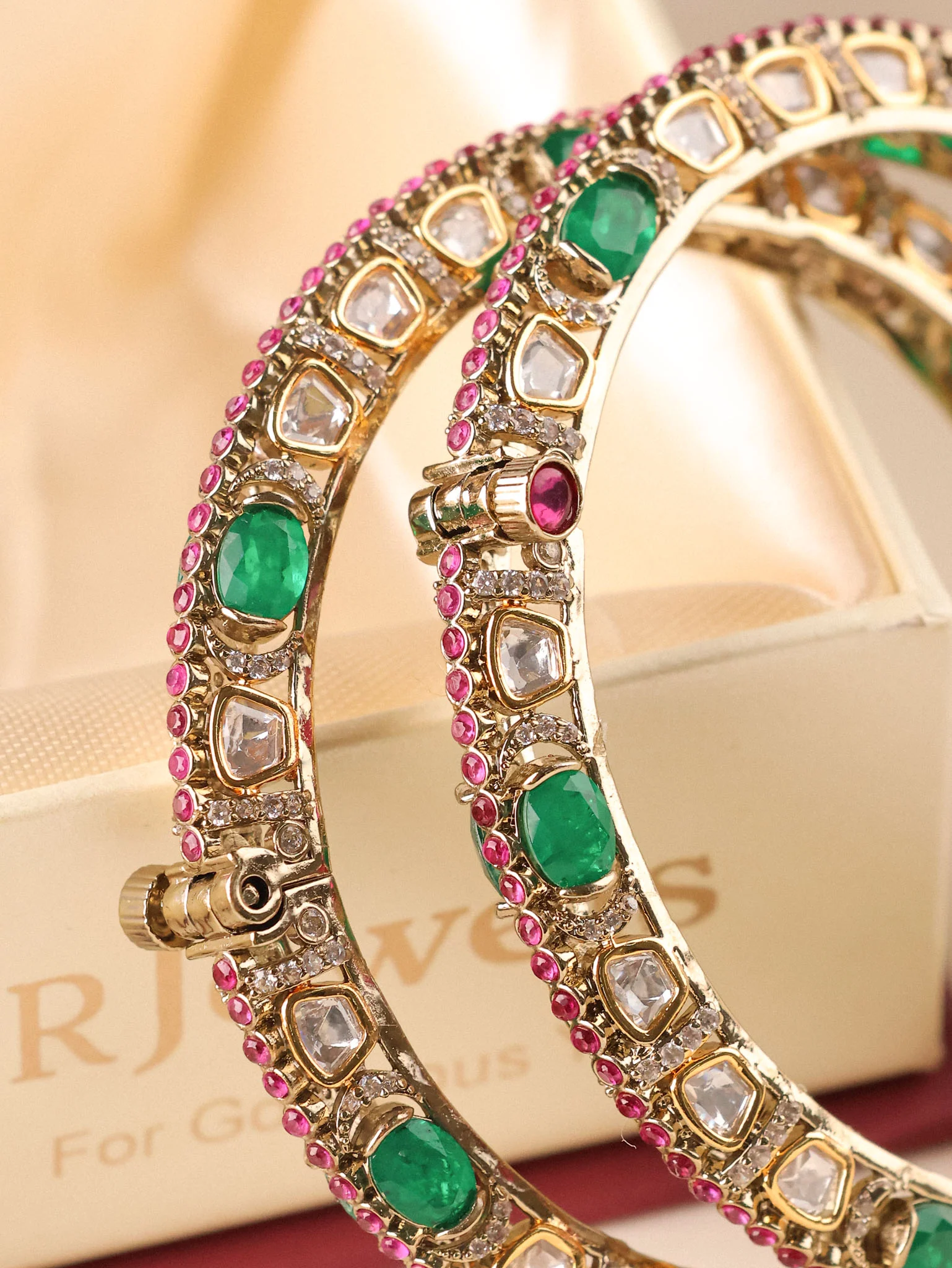 Emerald Riwaayat Polki Bangles - Image 2