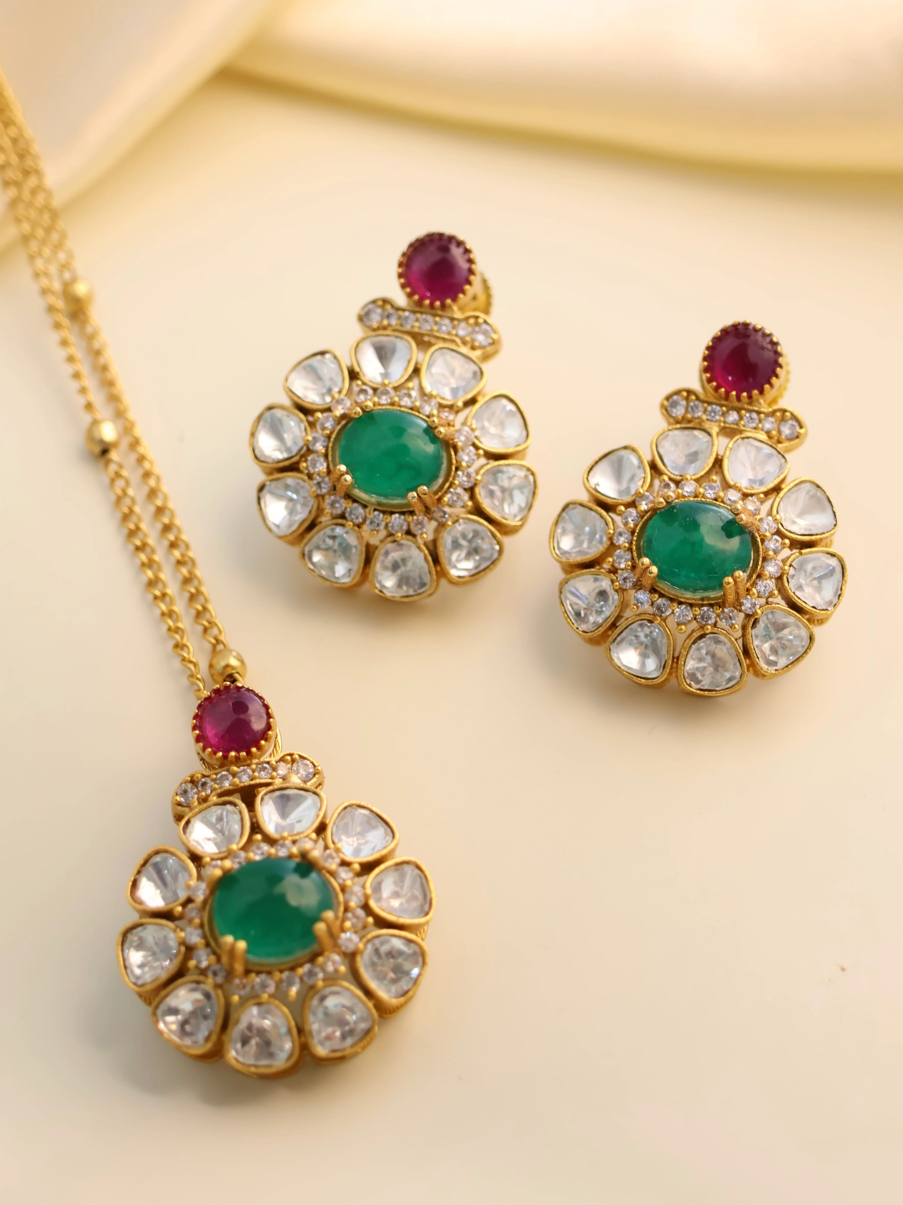 Emerald Royale Polki Pendant Set