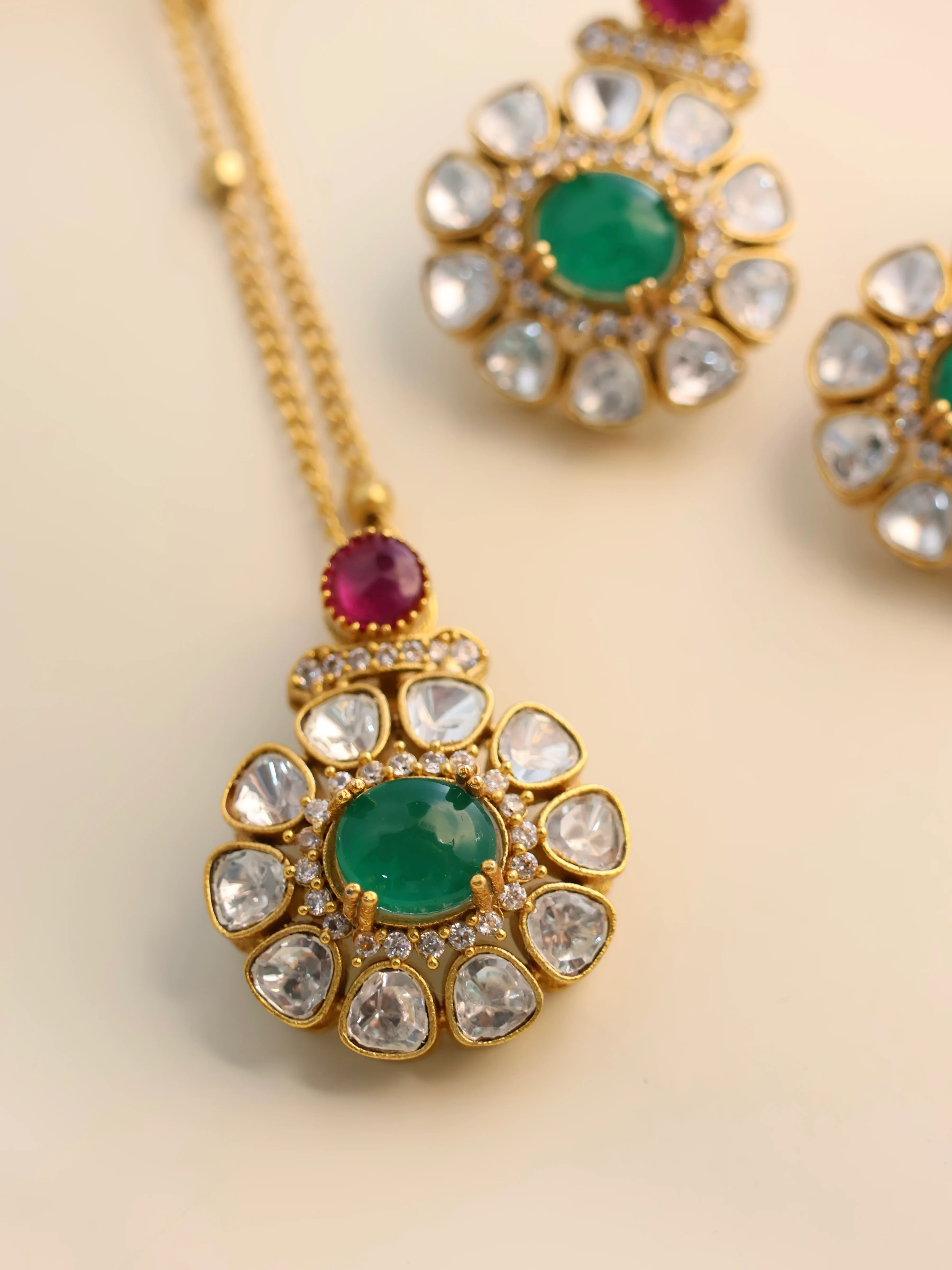 Emerald Royale Polki Pendant Set - Image 2