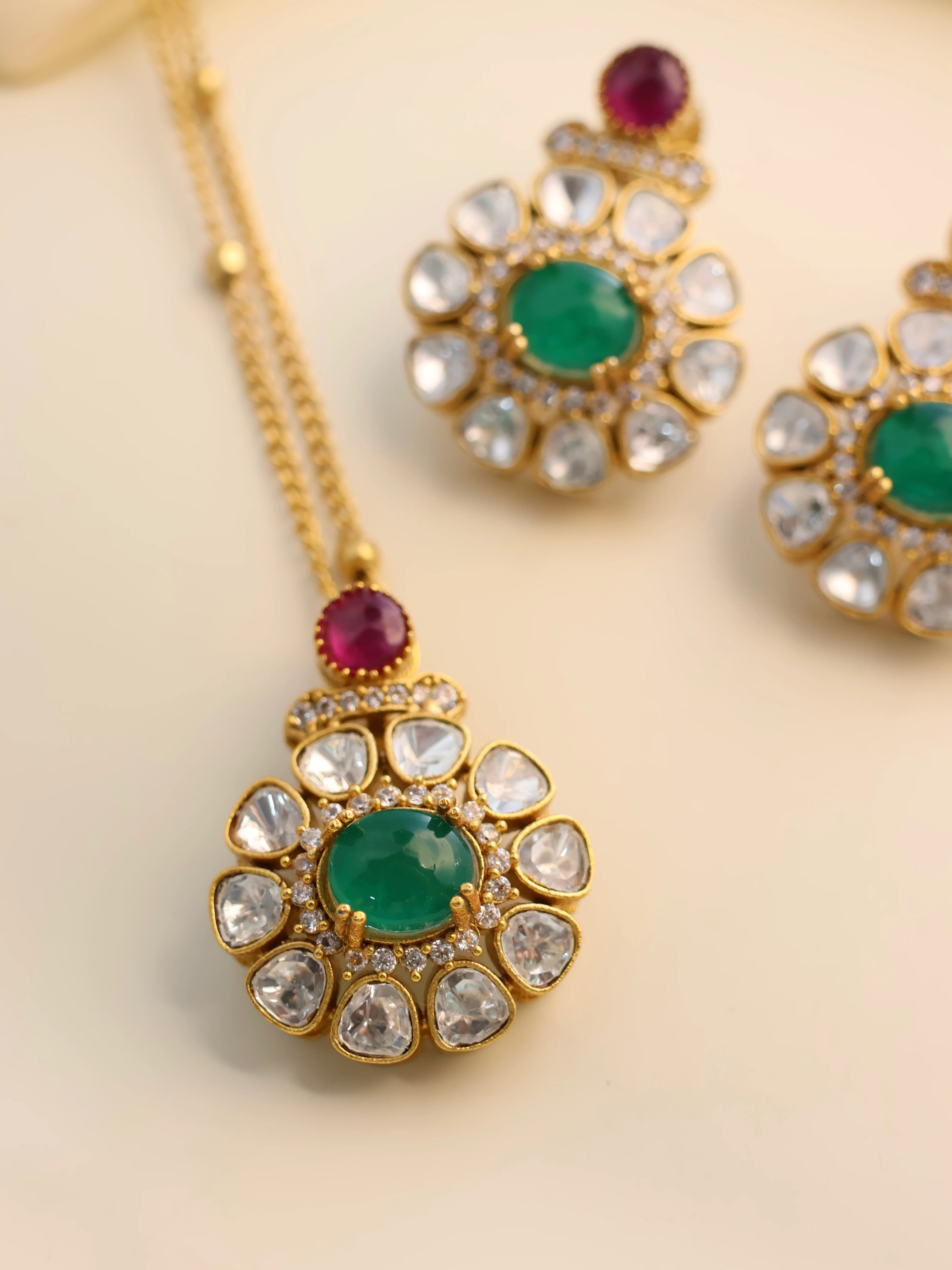 Emerald Royale Polki Pendant Set - Image 4